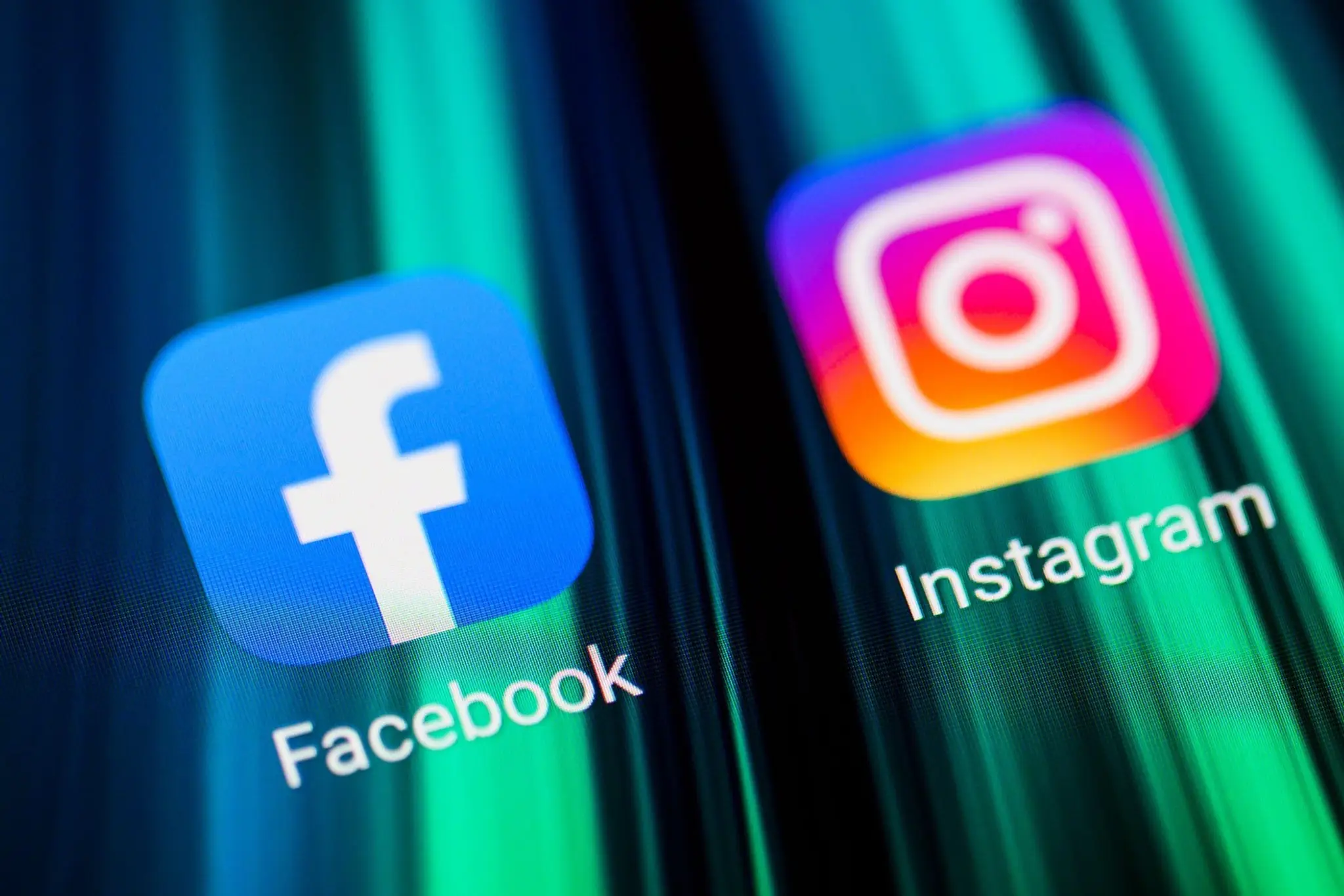 Facebook, Instagram. Ilustračná snímka