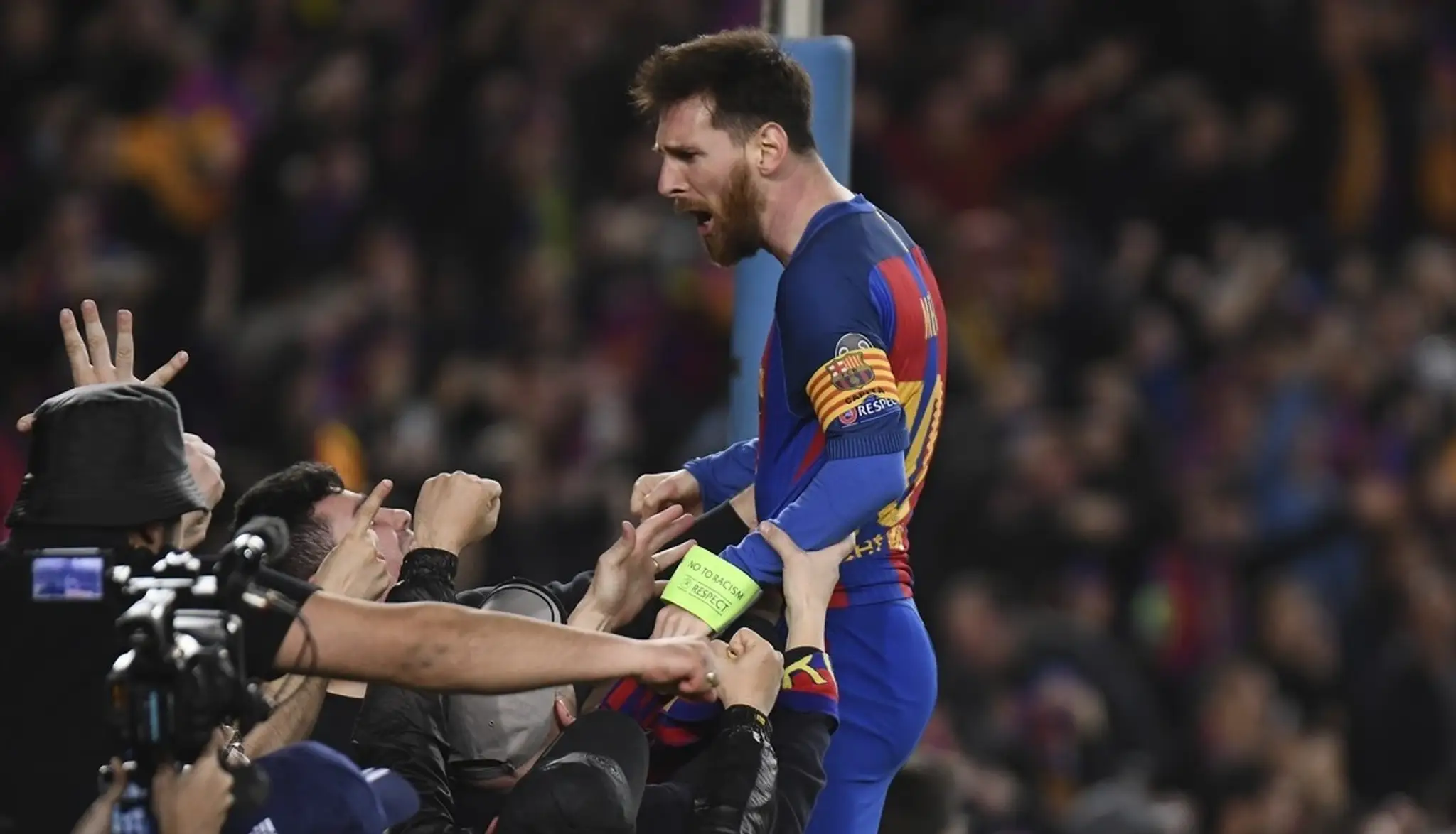 Lionel Messi v sa raduje s fanúšikmi. (archív)