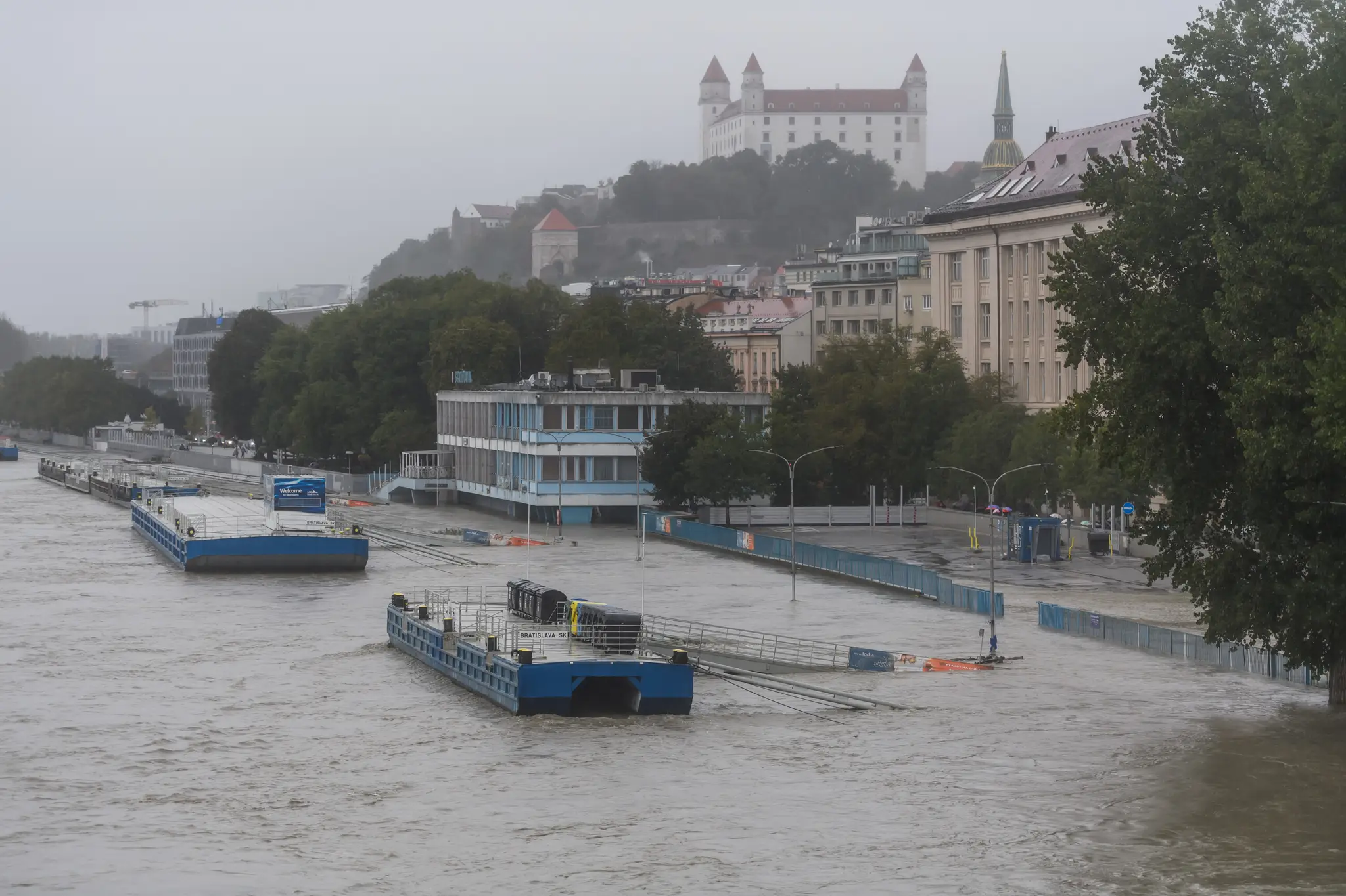 Zaplavené nábrežie Dunaja