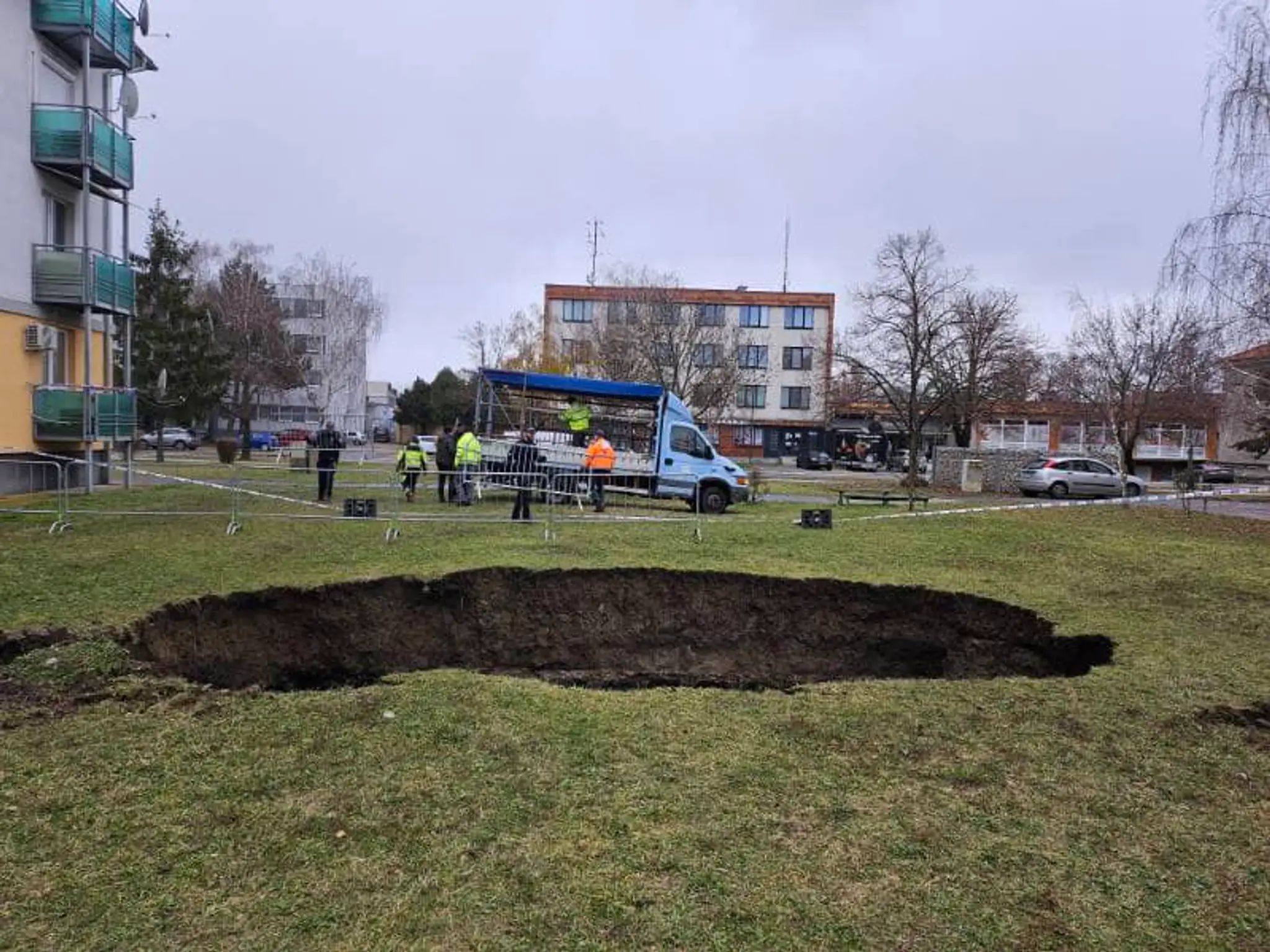 Na sídlisku v Galante sa prepadla zem