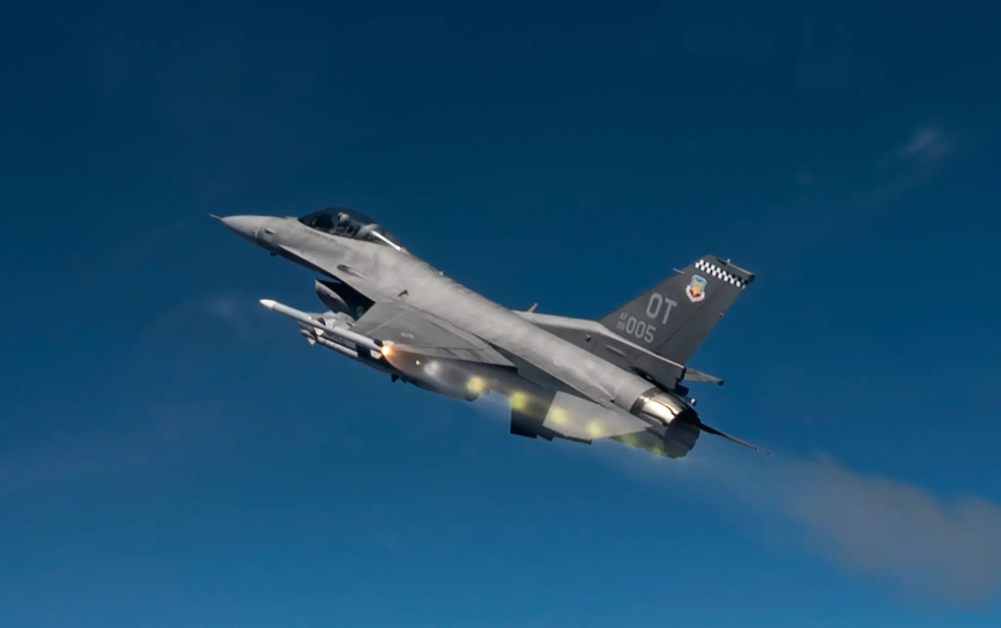 F-16 AMRAAM