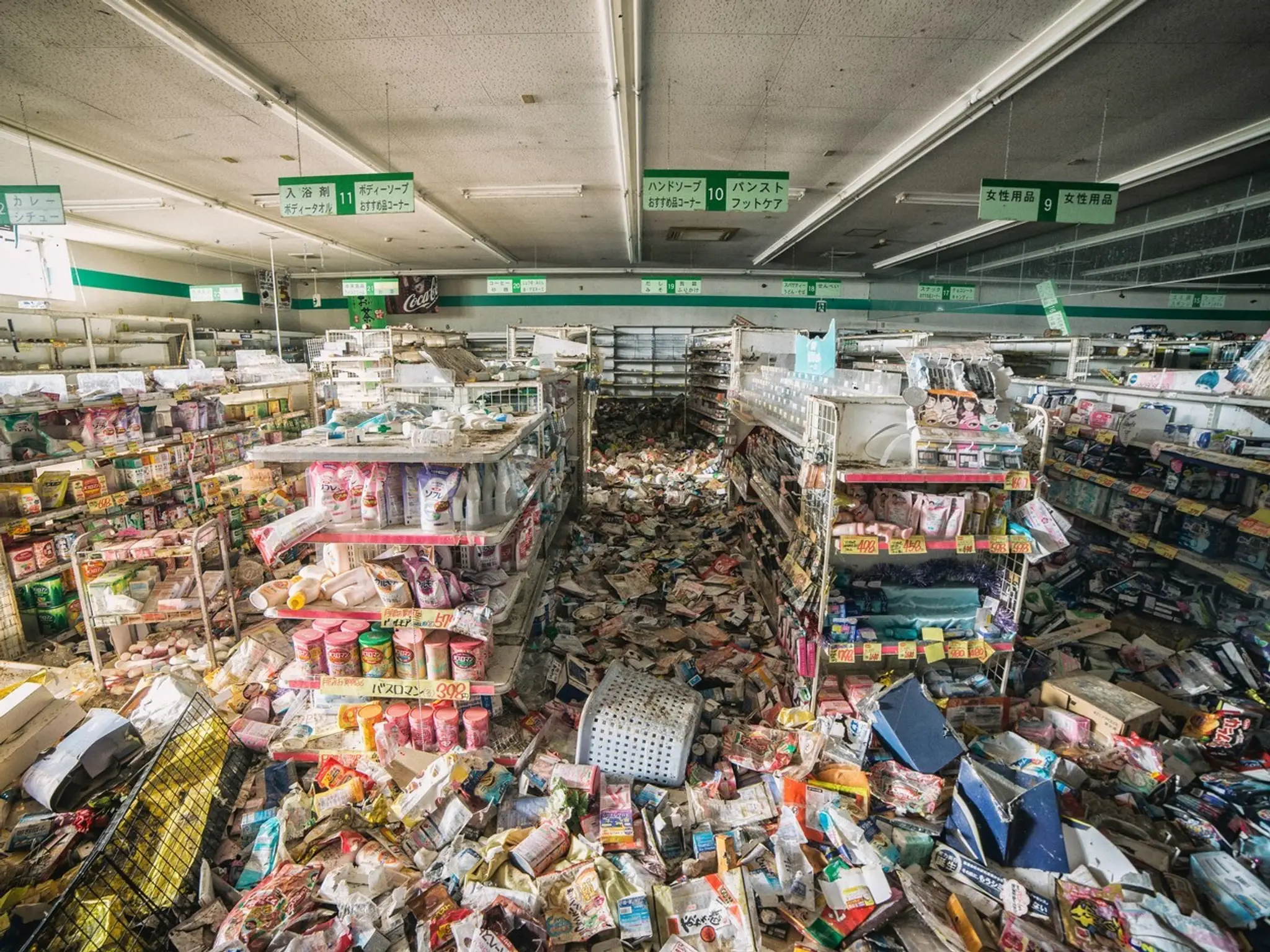 Supermarkety ostali plne zásobené.