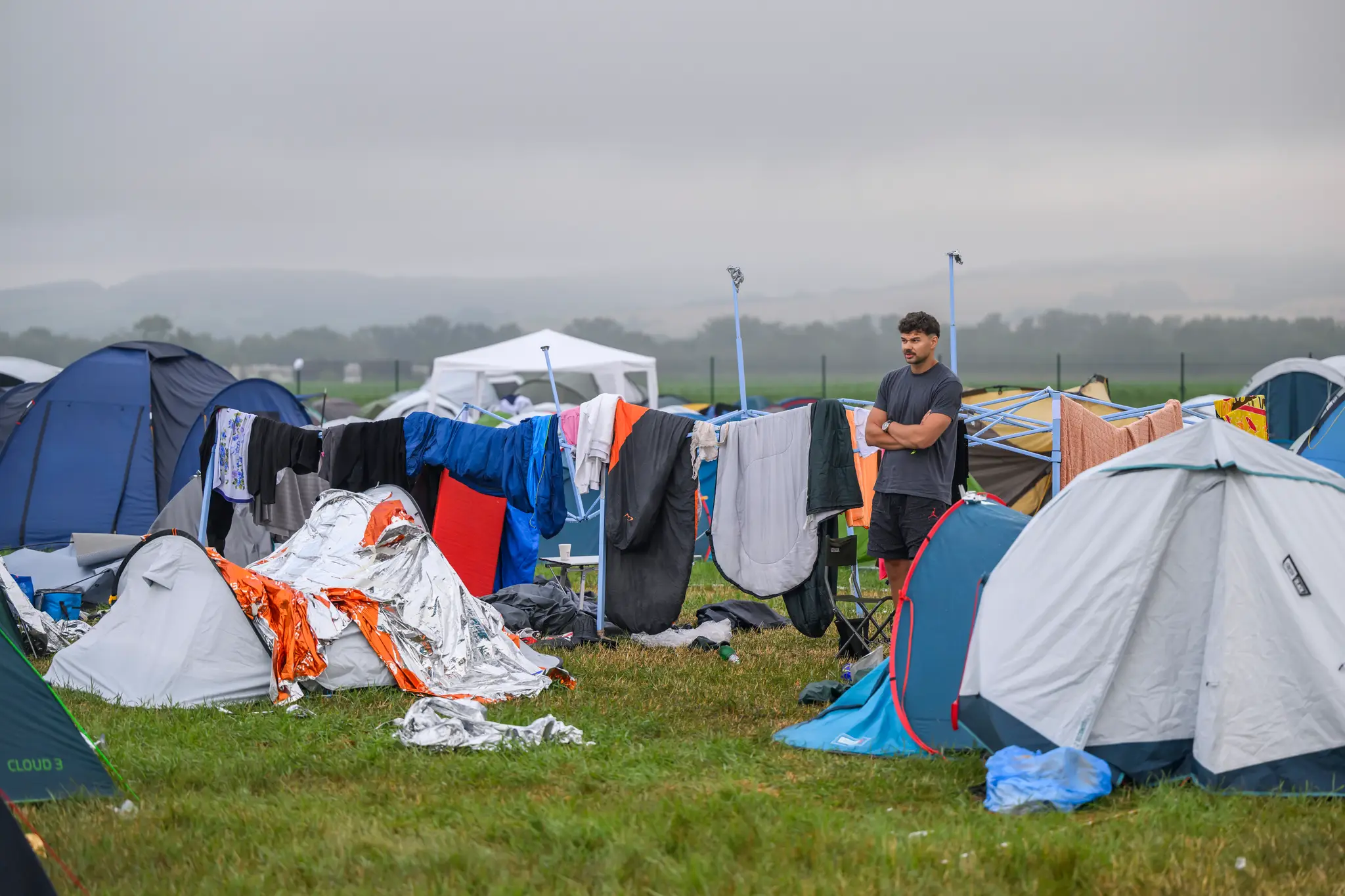 Festival Pohoda po intenzívnej búrke a páde stanu predčasne ukončili.