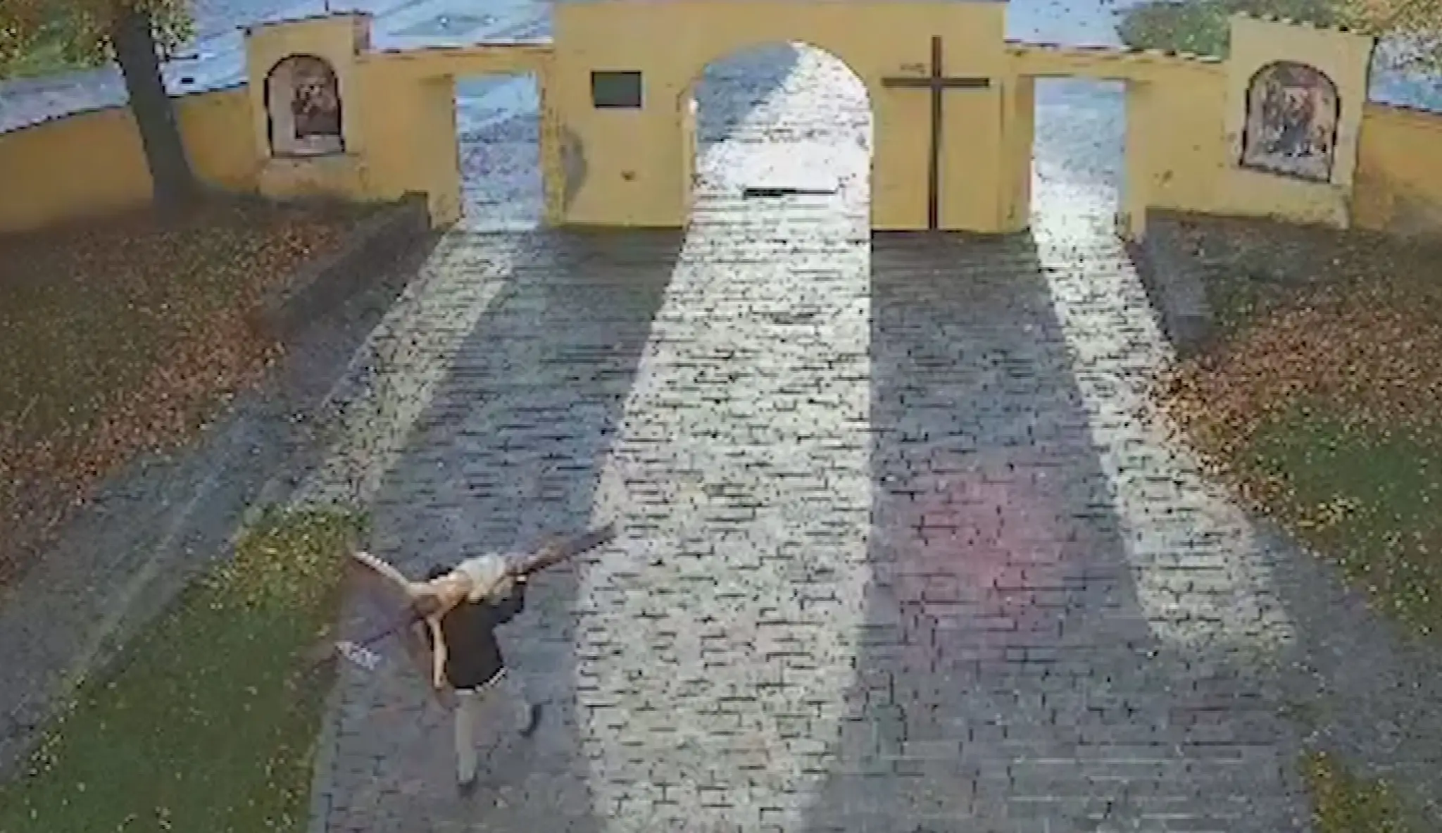 Muž s krížom.