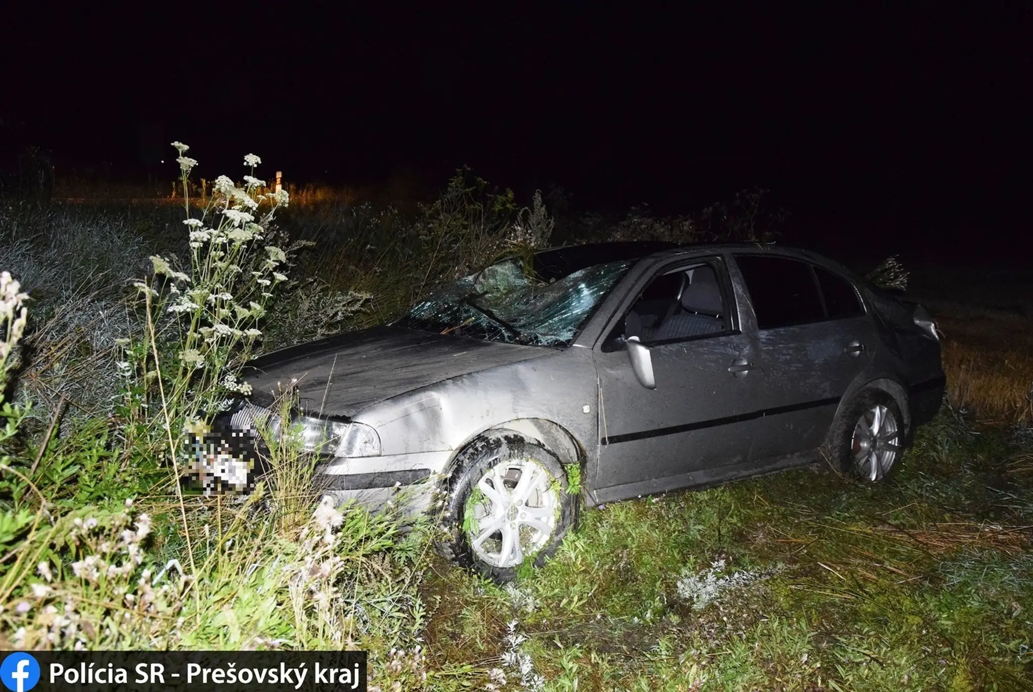 Na mol opitý muž sadol za volant, havaroval a niekoľkokrát sa autom prevrátil