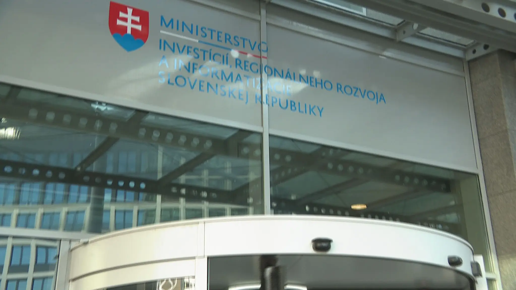 Podnikateľom majú pomôcť aj peniaze od Hirmana a Remišovej