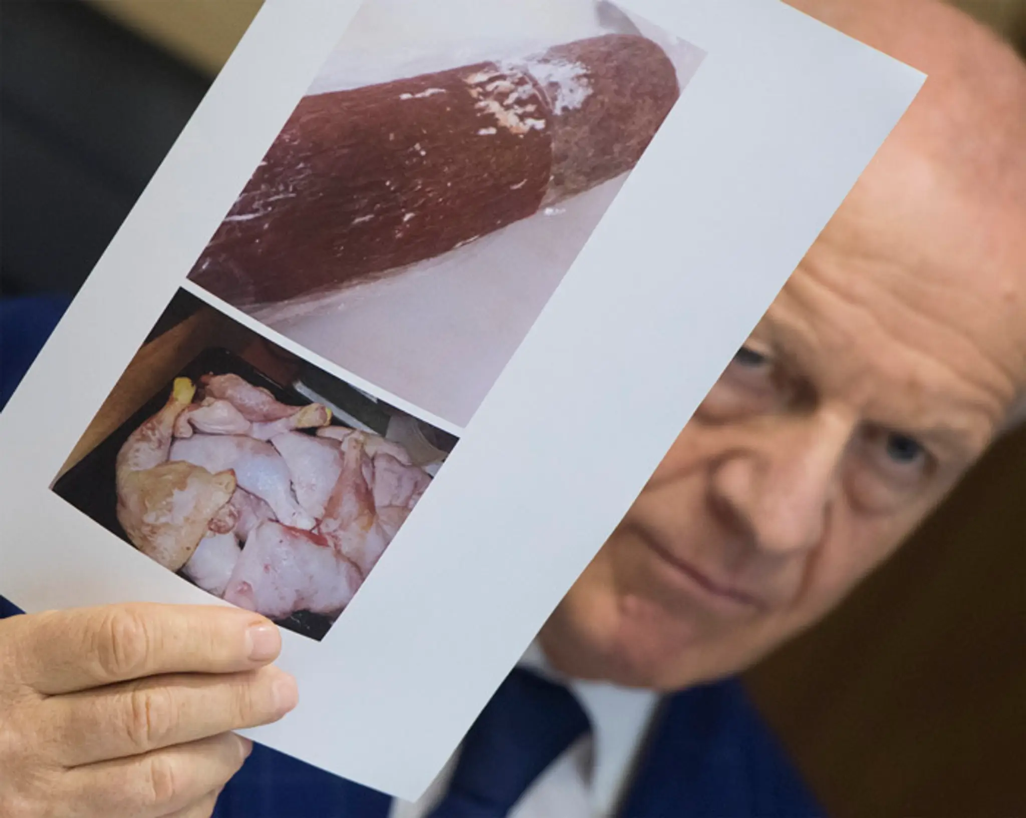 Vianočné ozdoby s témou koncentračného tábora.