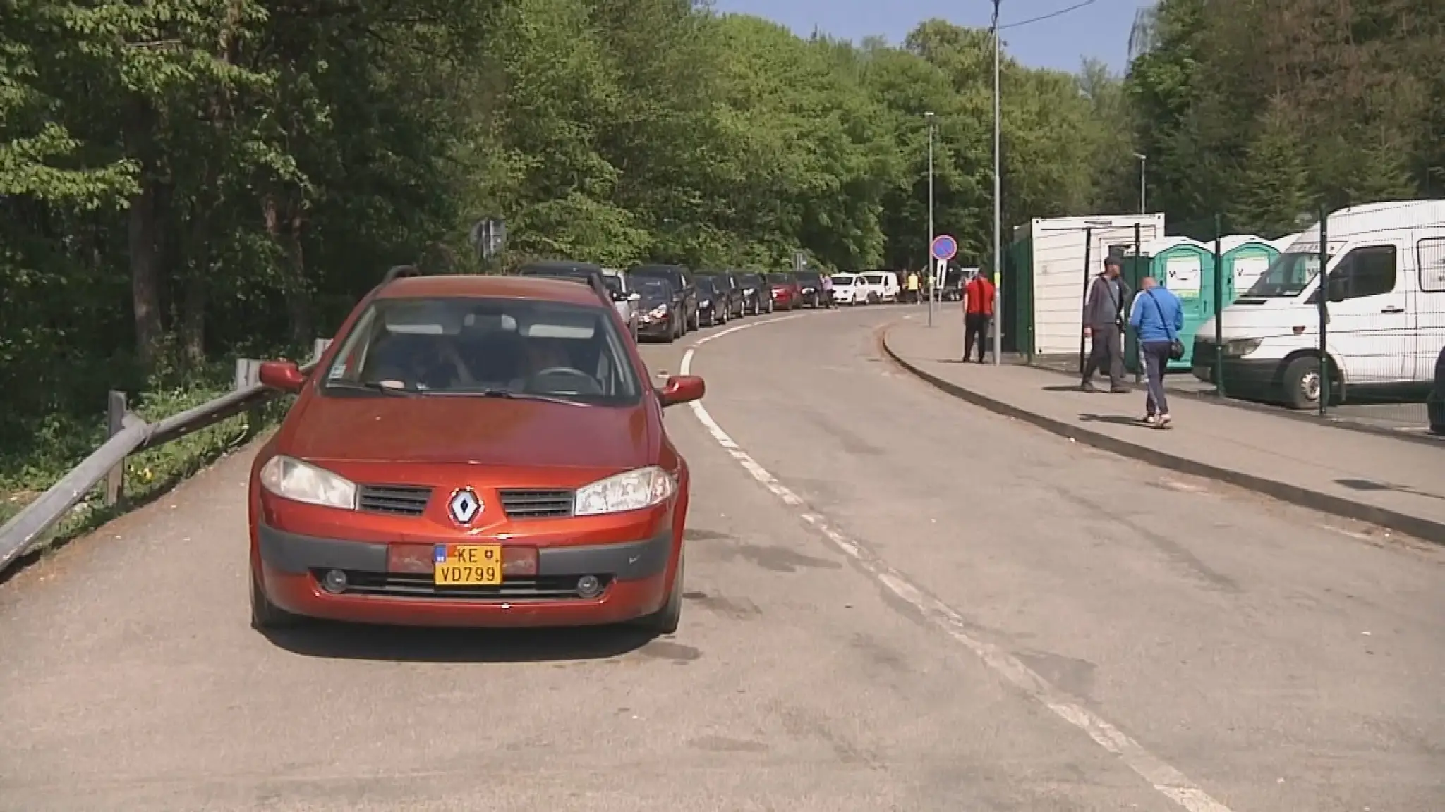 Kolóny pred hraničným priechodom Ubľa.