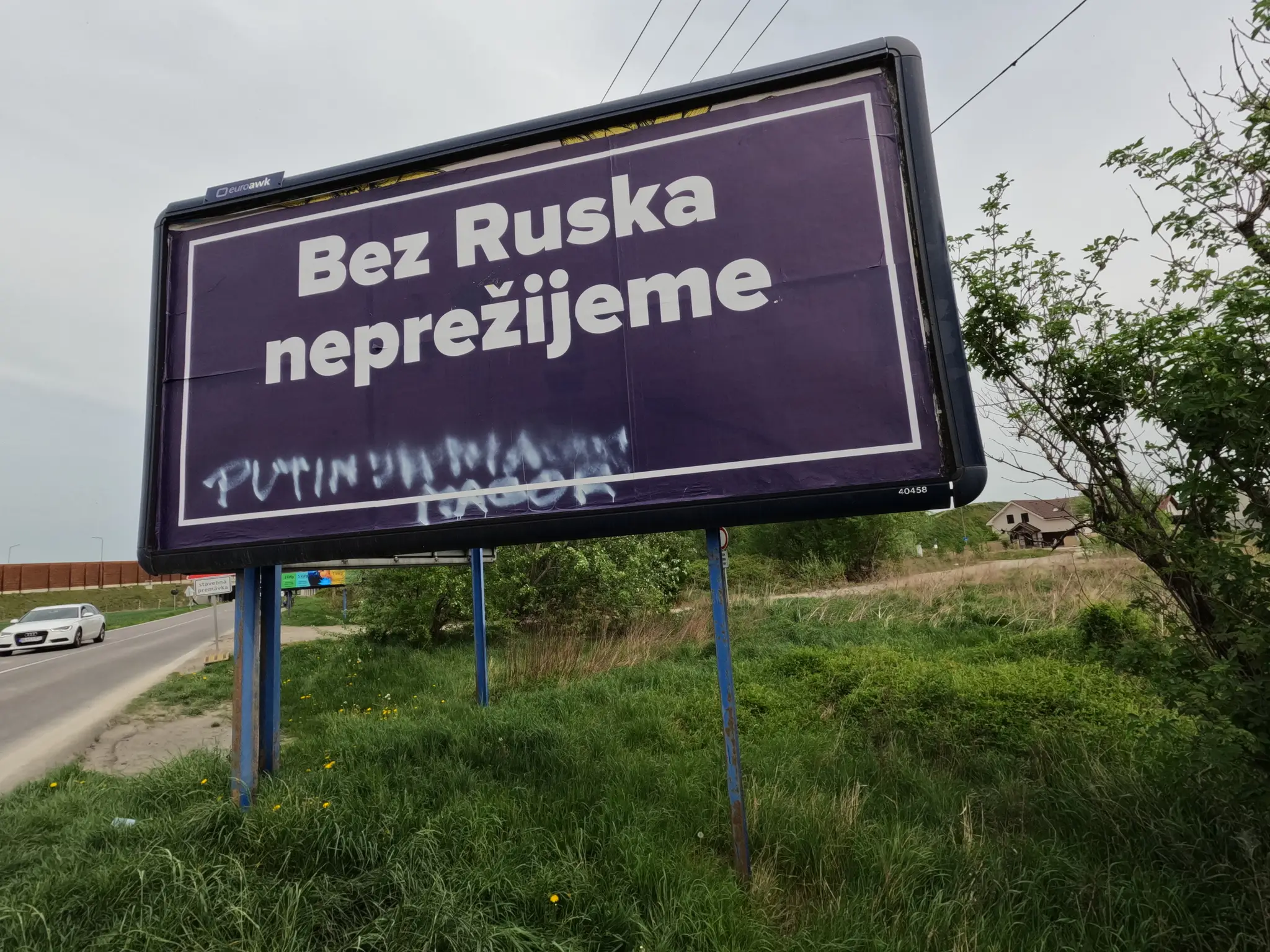 Kontroverzná billboardová kampaň.