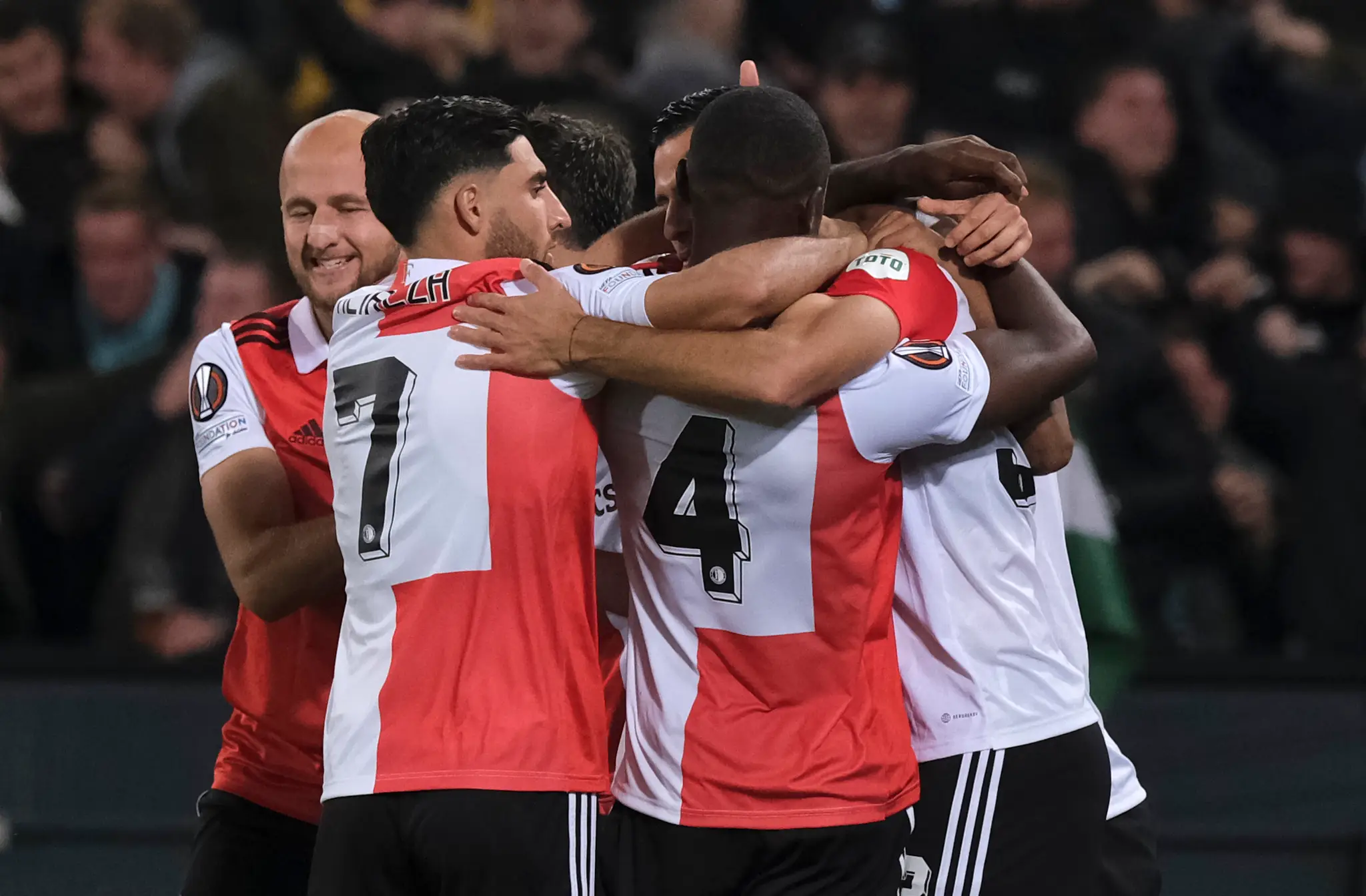 Hráči Feyenoordu oslavujú Hanckov gól