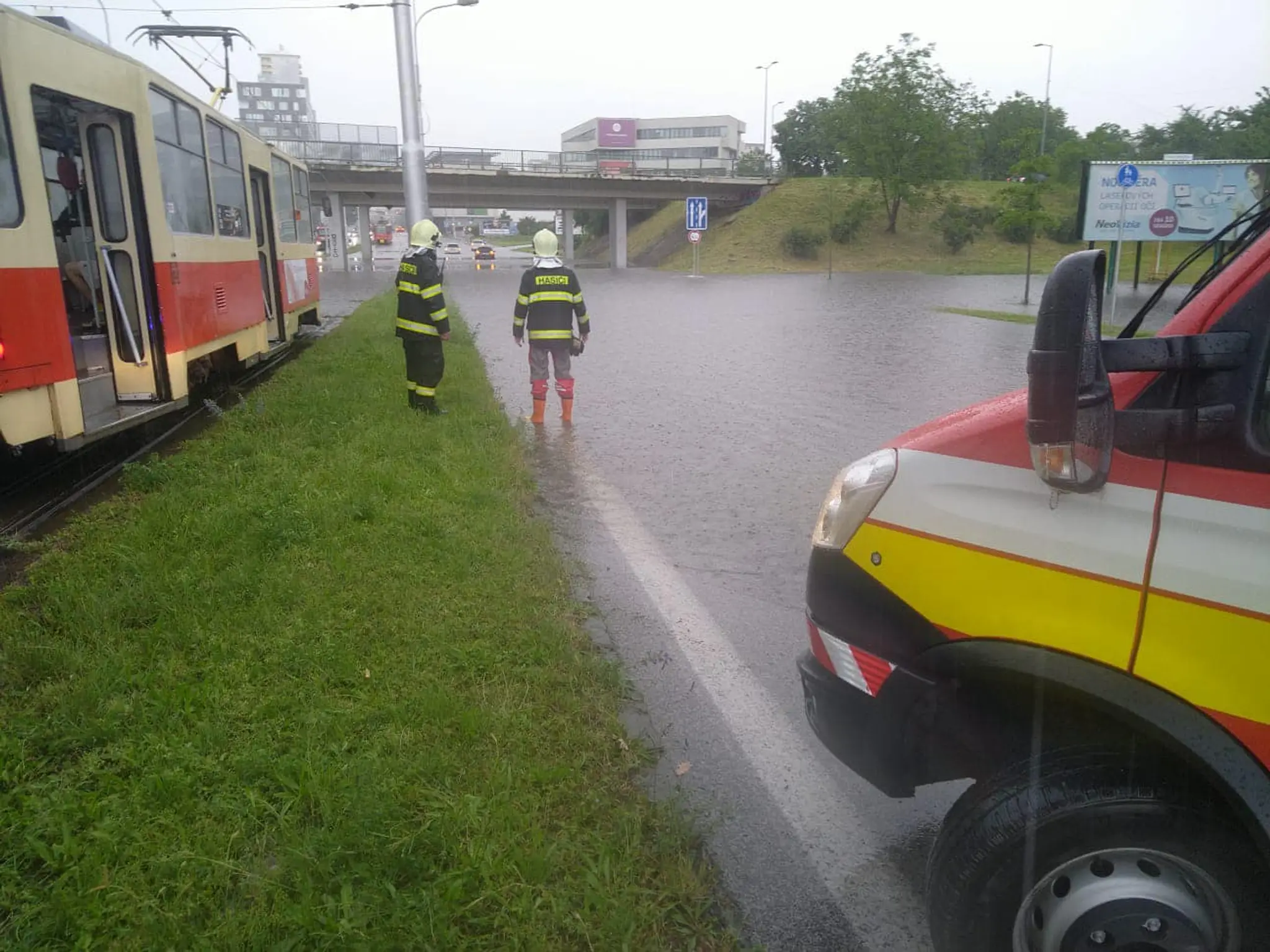 Dopravu v Bratislave komplikuje počasie