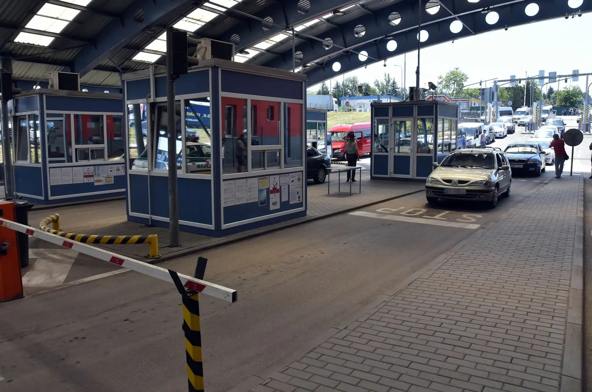 Na snímke colná kontrola na hraničnom priechode s Ukrajinou Vyšné Nemecké 