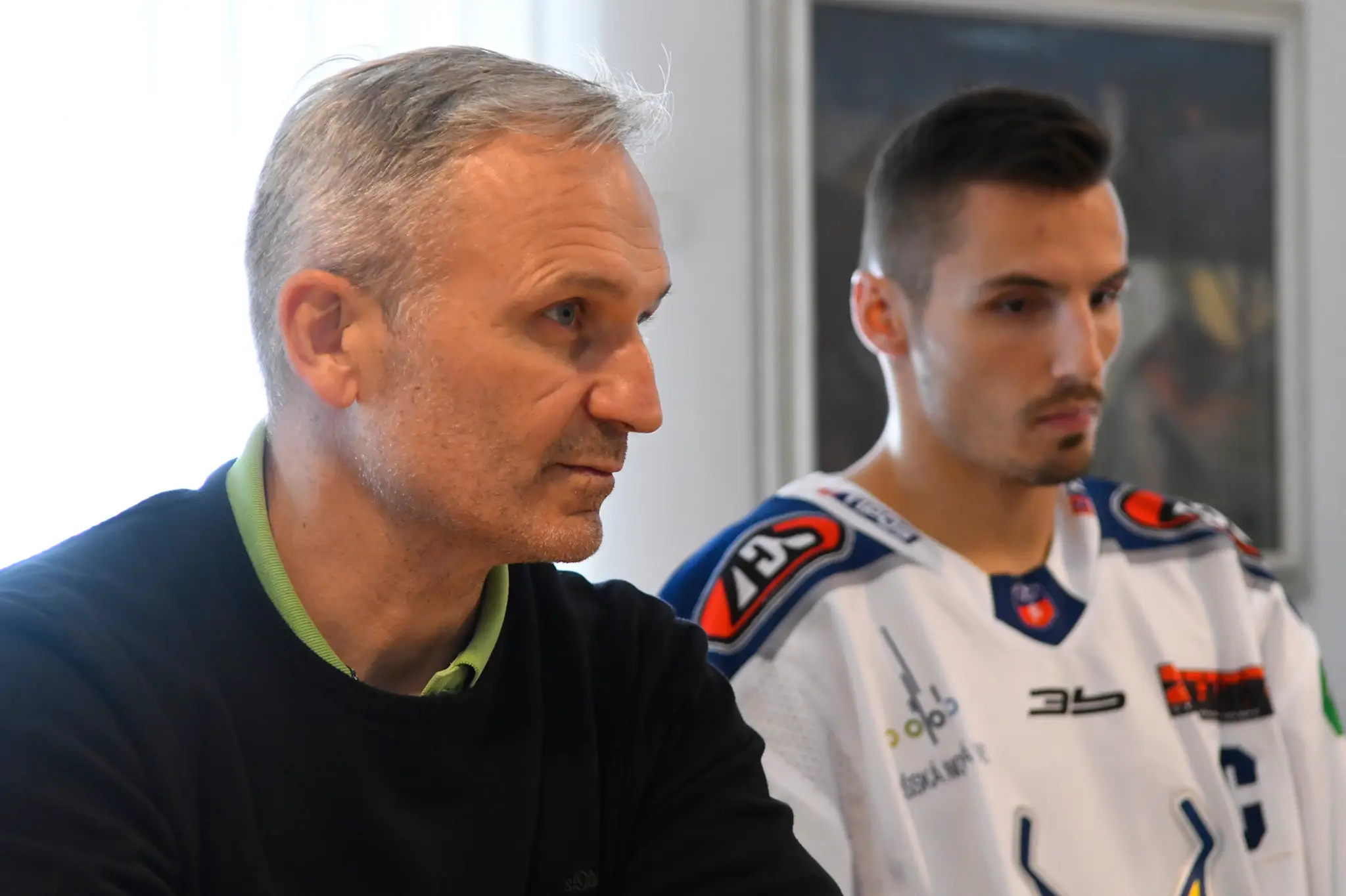 Zľava tréner Spišskej Novej Vsi Miroslav Mosnár a kapitán tímu Branislav Rapáč.
