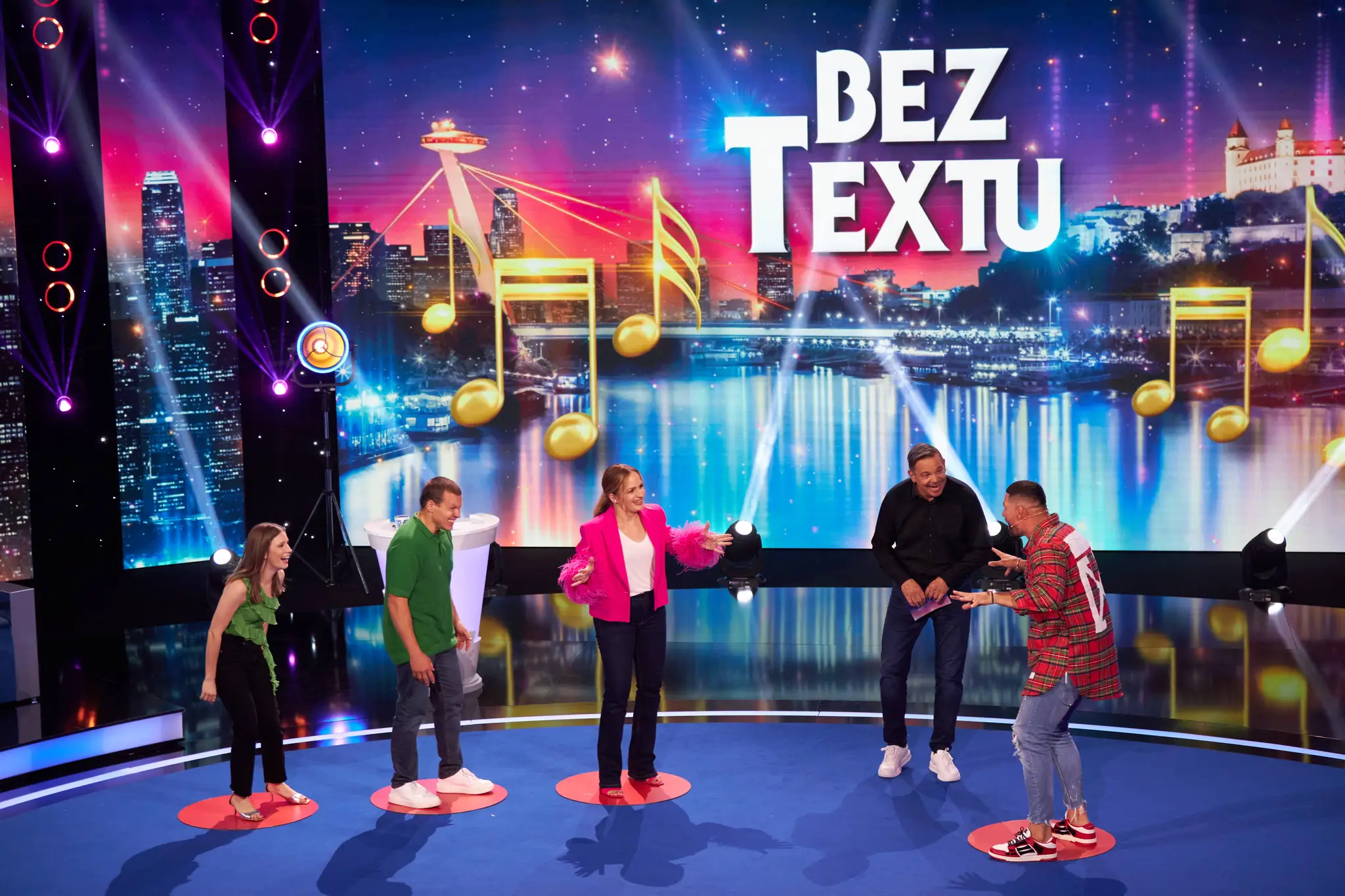 Jana Kovalčíková, Michal Kubovčík, Zuzana Kubovčíková Šebová, Dano Dangl a Attila Végh v šou Možné je všetko!