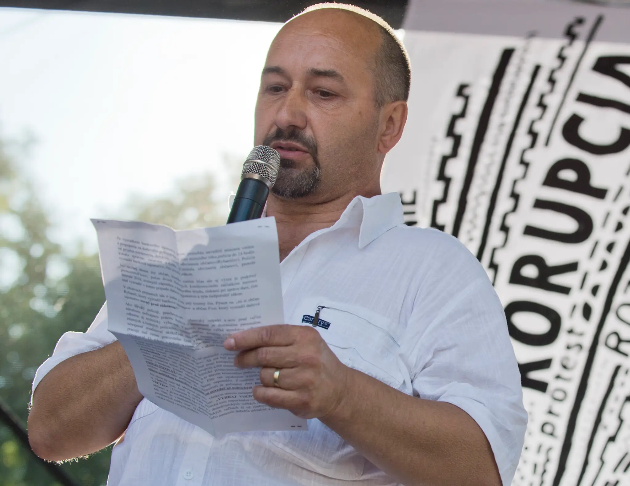 Bývalý zástupca riaditeľa Národnej jednotky finančnej polície NAKA Jozef Lutter na druhom proteste proti korupcii v Bratislave.