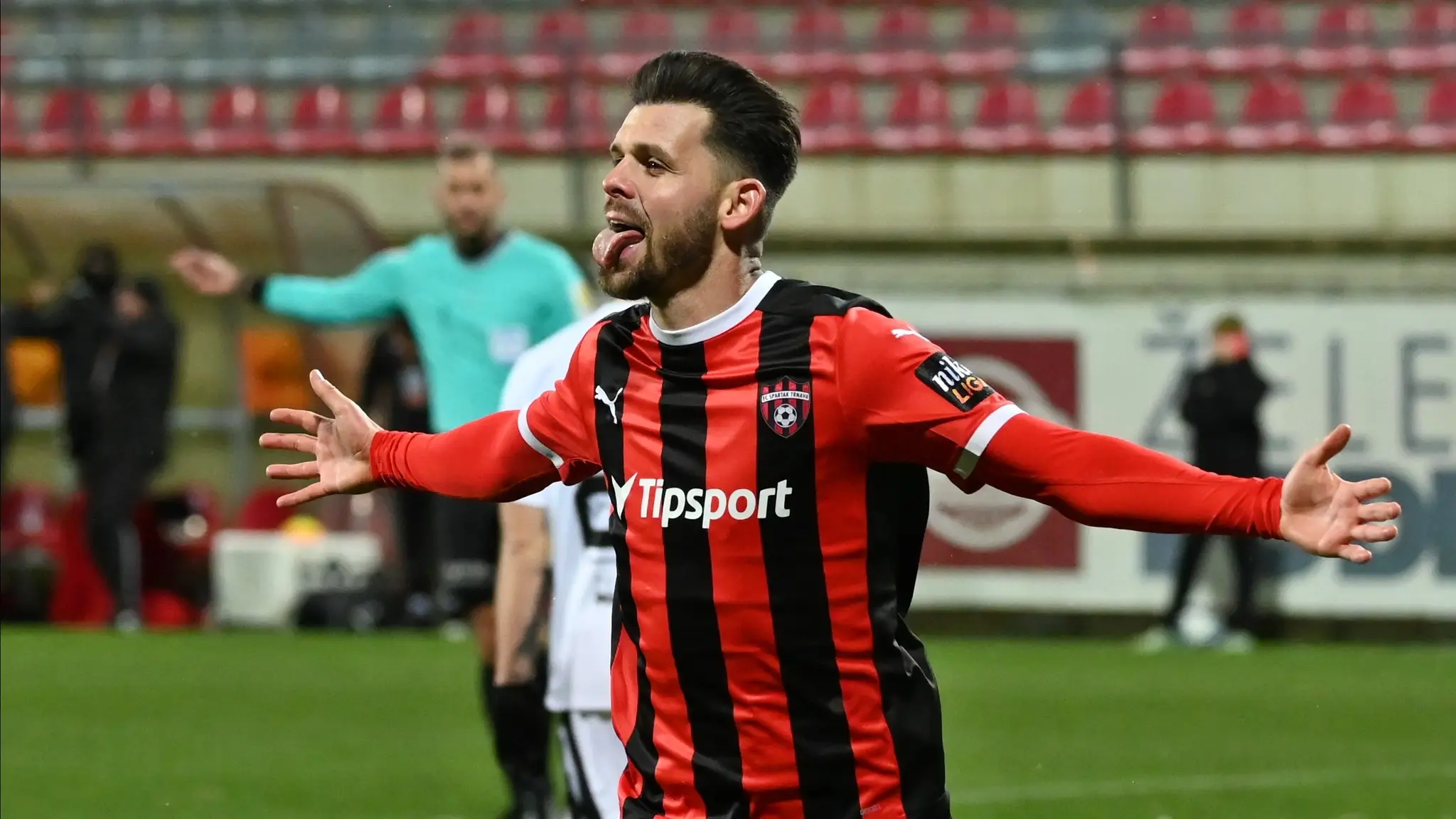 Trnavčan Michal Ďuriš sa raduje po strelení gólu