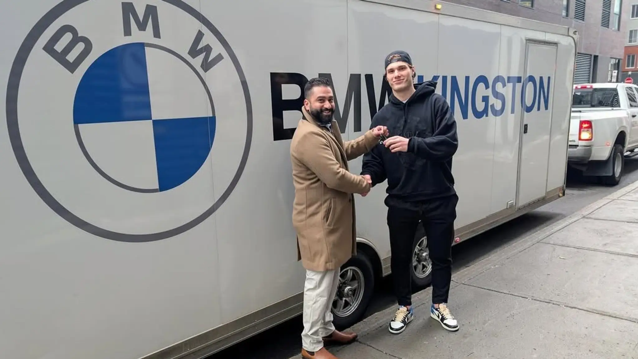Juraj Slafkovský si zadovážil nové BMW