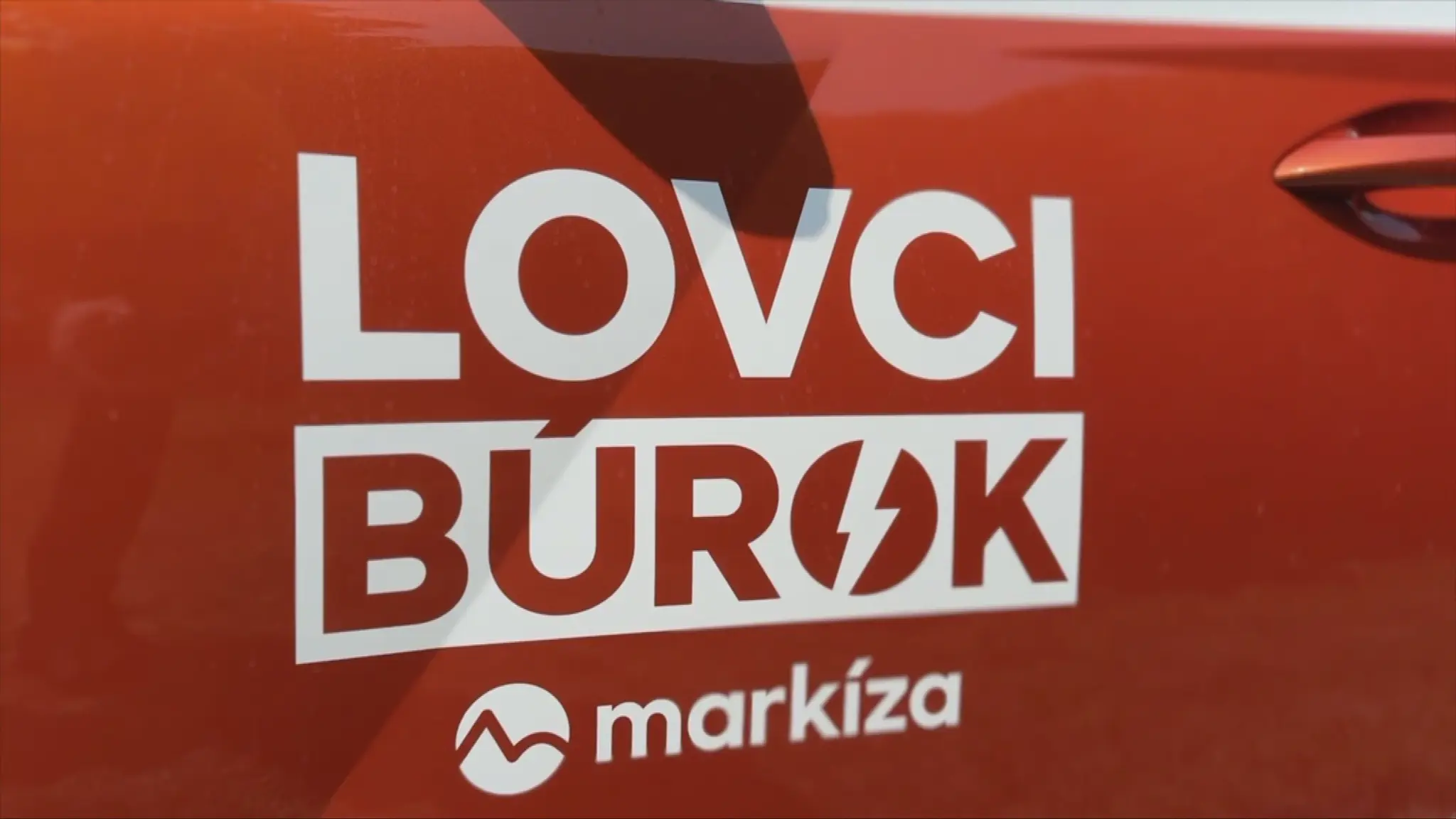 Lovci búrok.