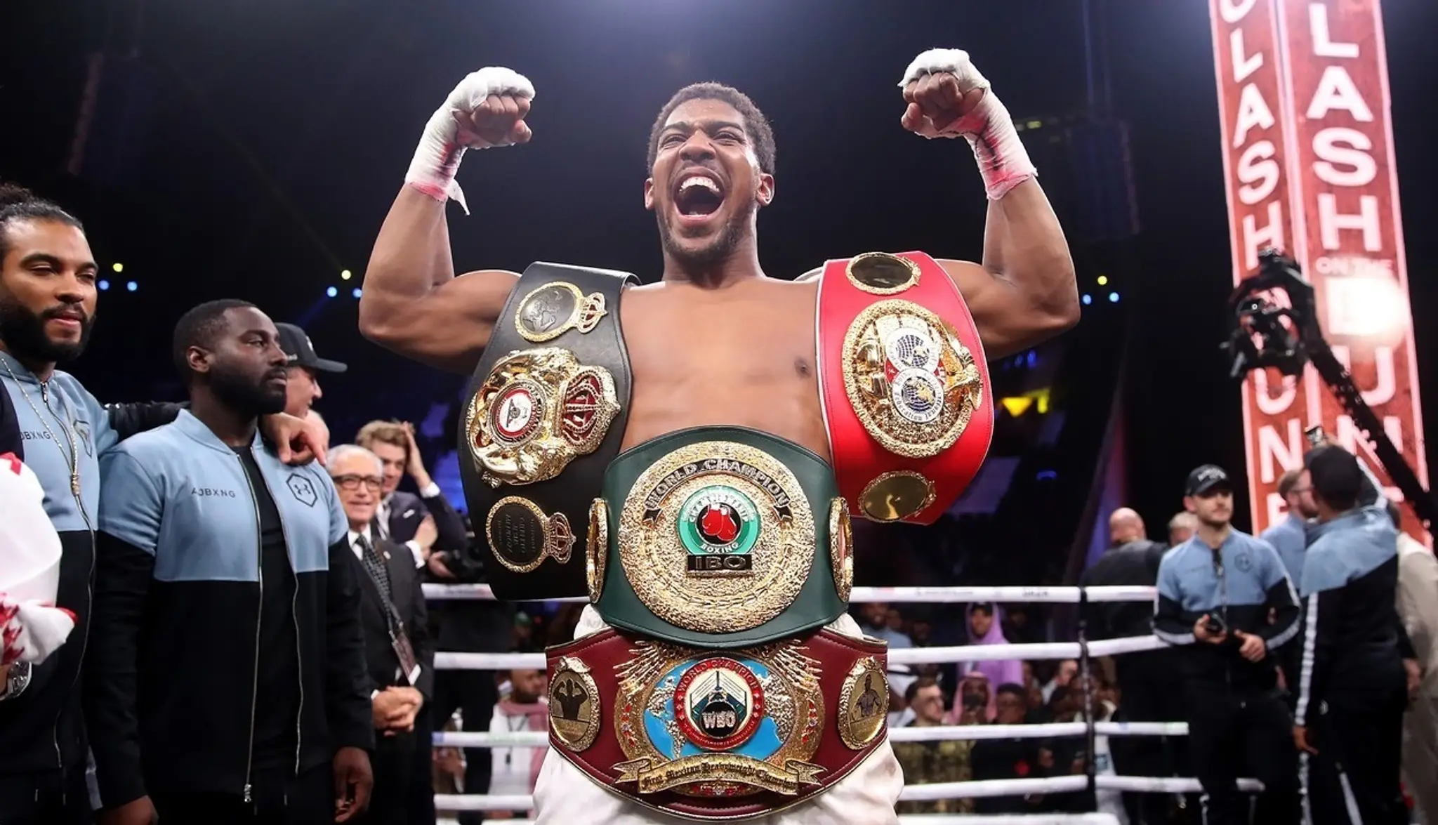 Anthony Joshua s opaskami majstra sveta.