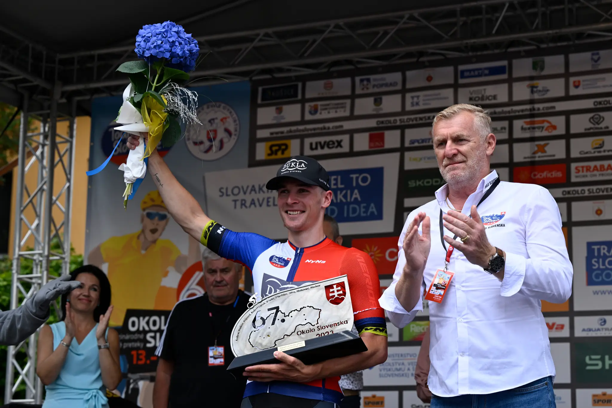 Lukáš Kubiš získava dres pre najlepšieho Slováka na Okolo Slovenska 2023