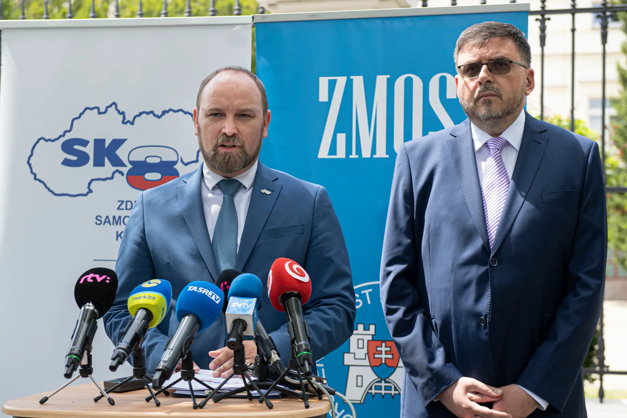 Predseda ZMOS Jozef Božík a predseda Združenia SK8 Jozef Viskupič.