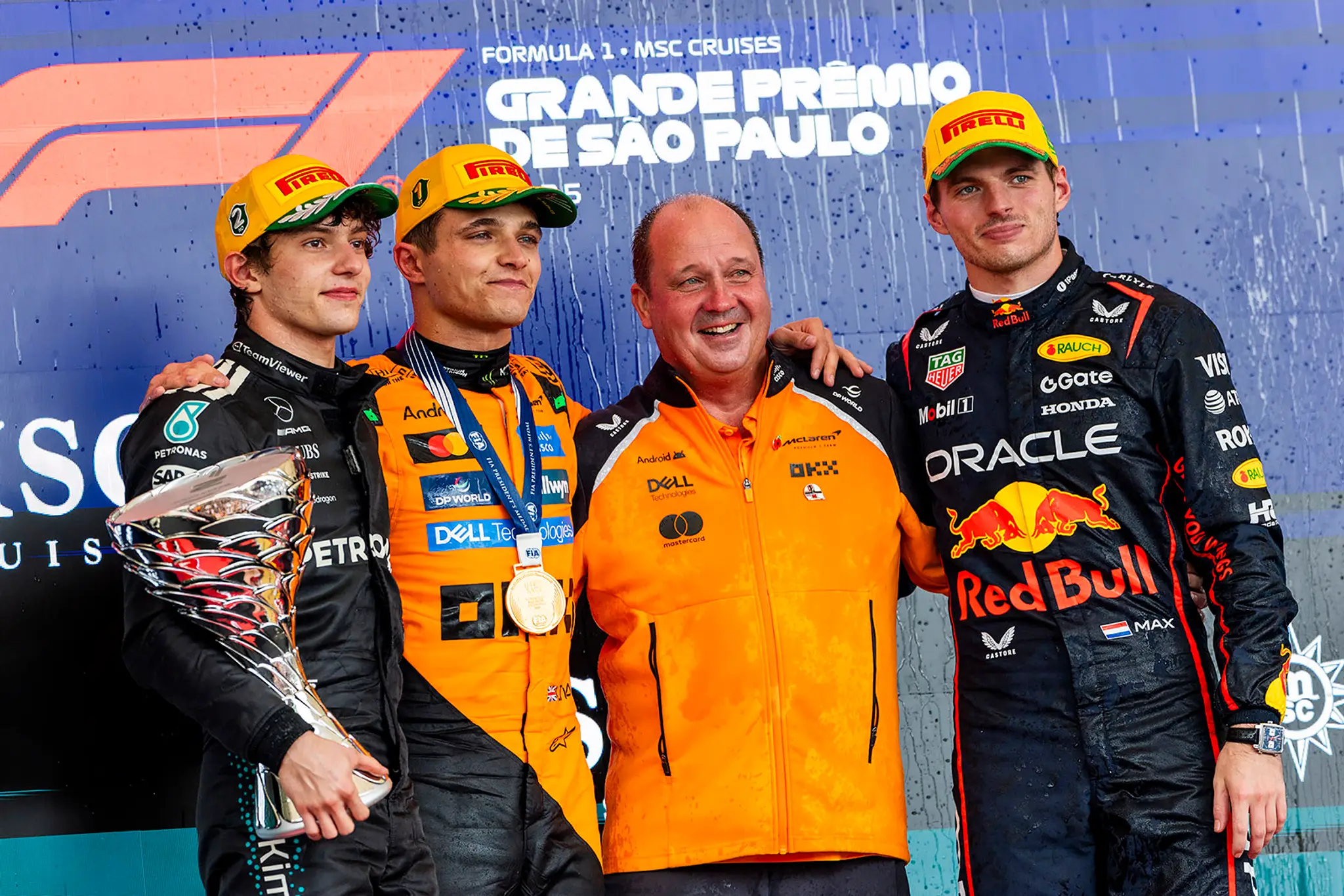 GALÉRIA: Víťaz si vypočul bučanie fanúšikov, Lewis Hamilton žije vo vlastnom svete. Brazília opäť nesklamala