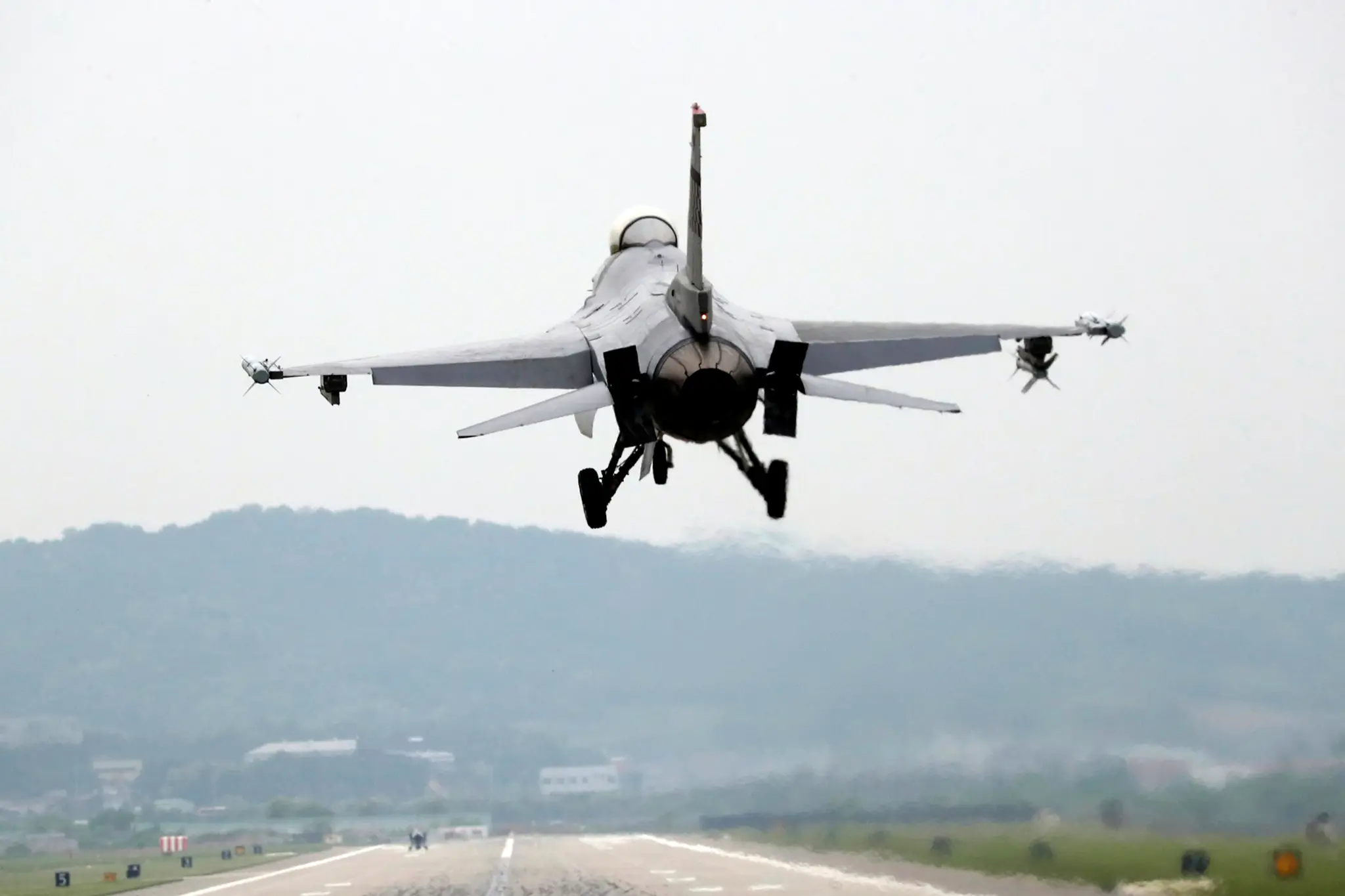 Stíhačka F-16.