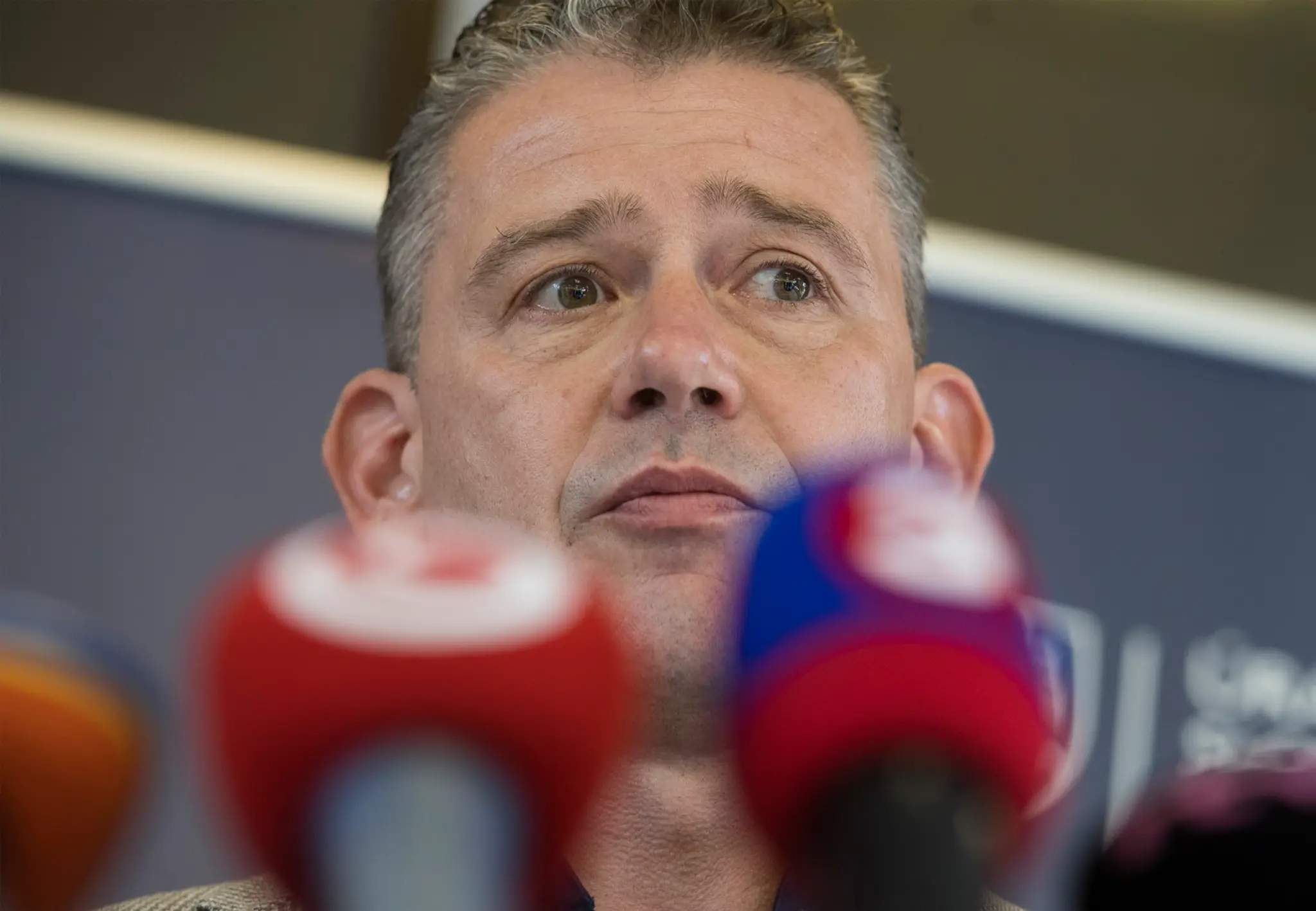 Minister vnútra Roman Mikulec počas brífingu po zasadnutí Ústredného krízového štábu.