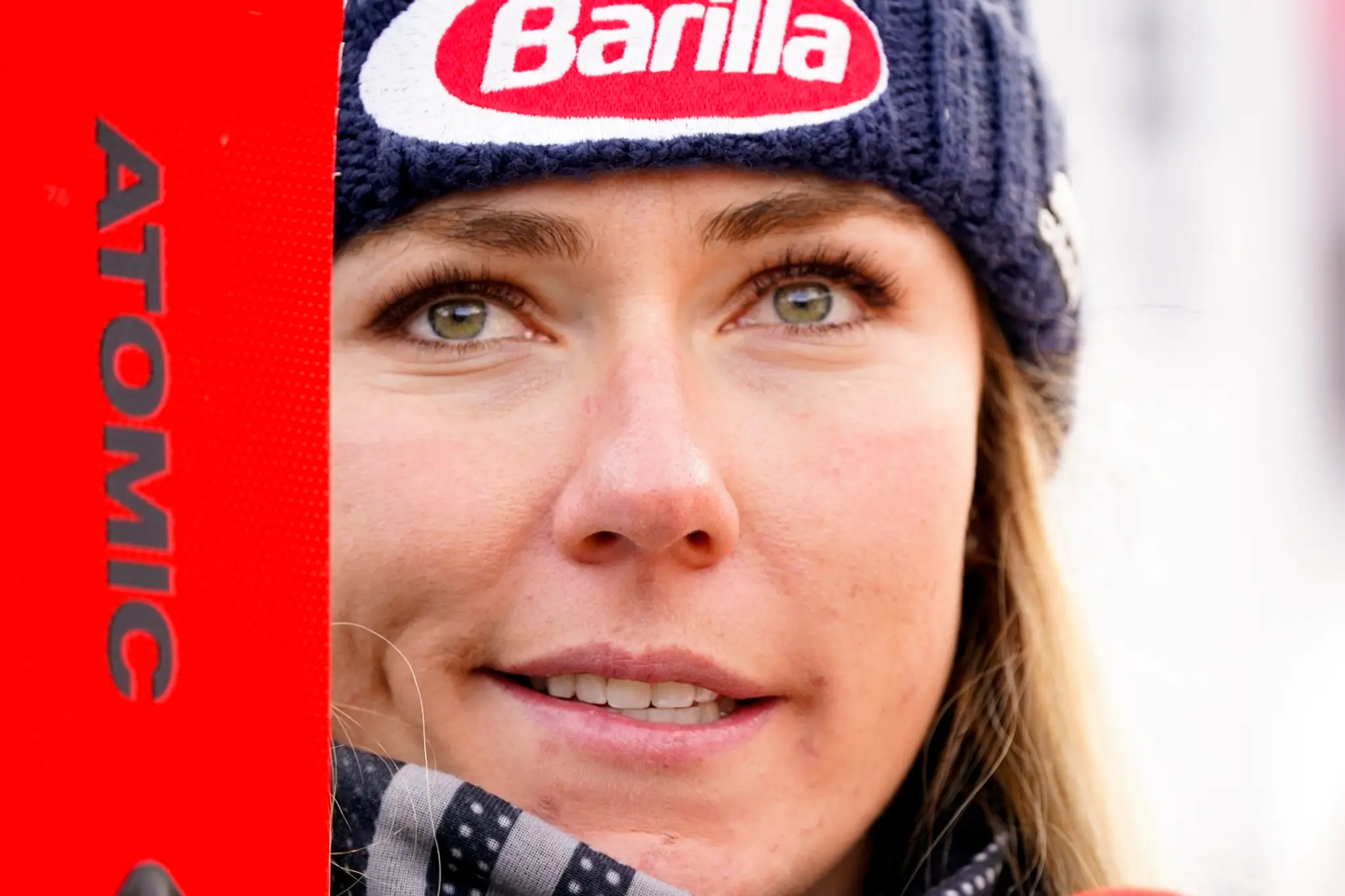 Alpská lyžiarka Marta Bassinová reaguje po druhom mieste v super-G v Bansku.