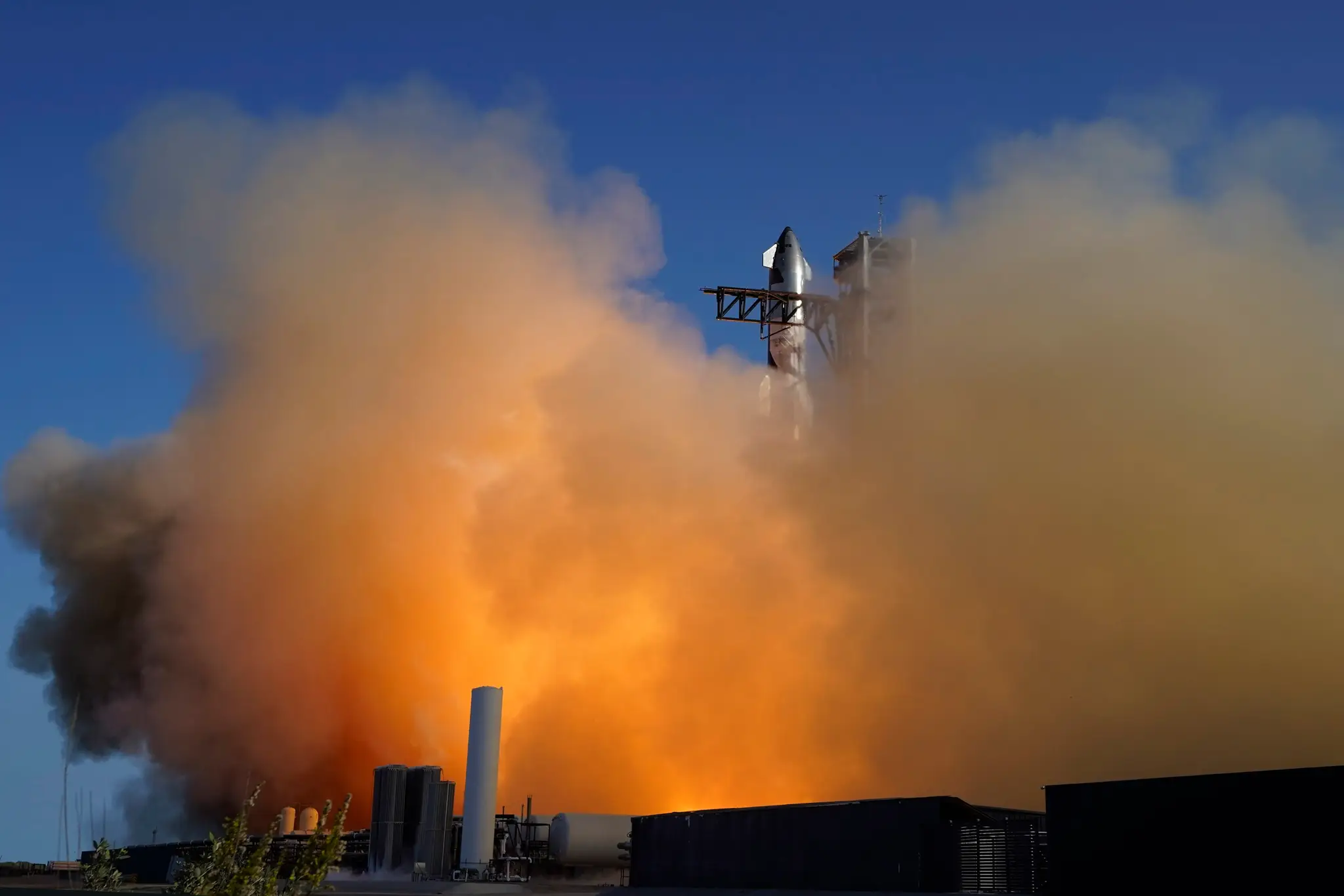 Na snímke štart kozmickej lode spoločnosti SpaceX.
