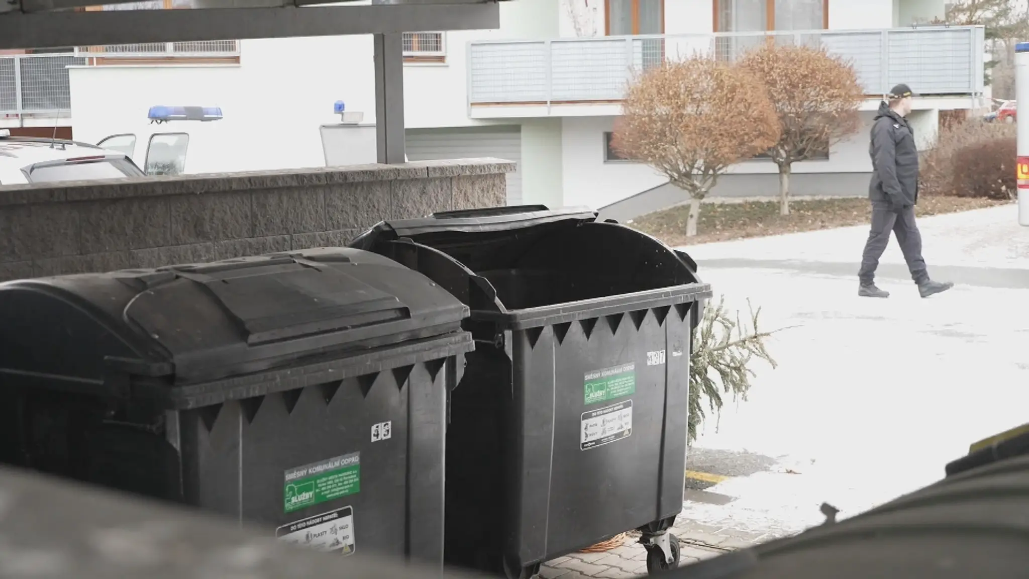 Česká polícia obvinila mamu dievčatka, ktoré našli v kontajneri v Pardubiciach