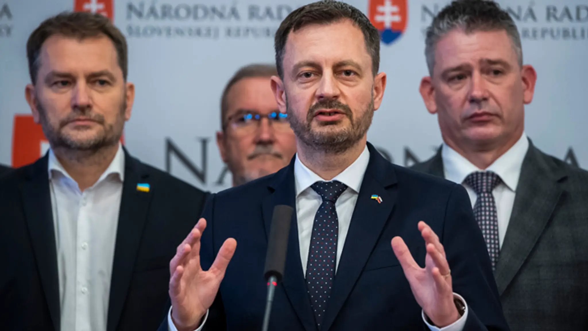 Na snímke premiér Eduard Heger.