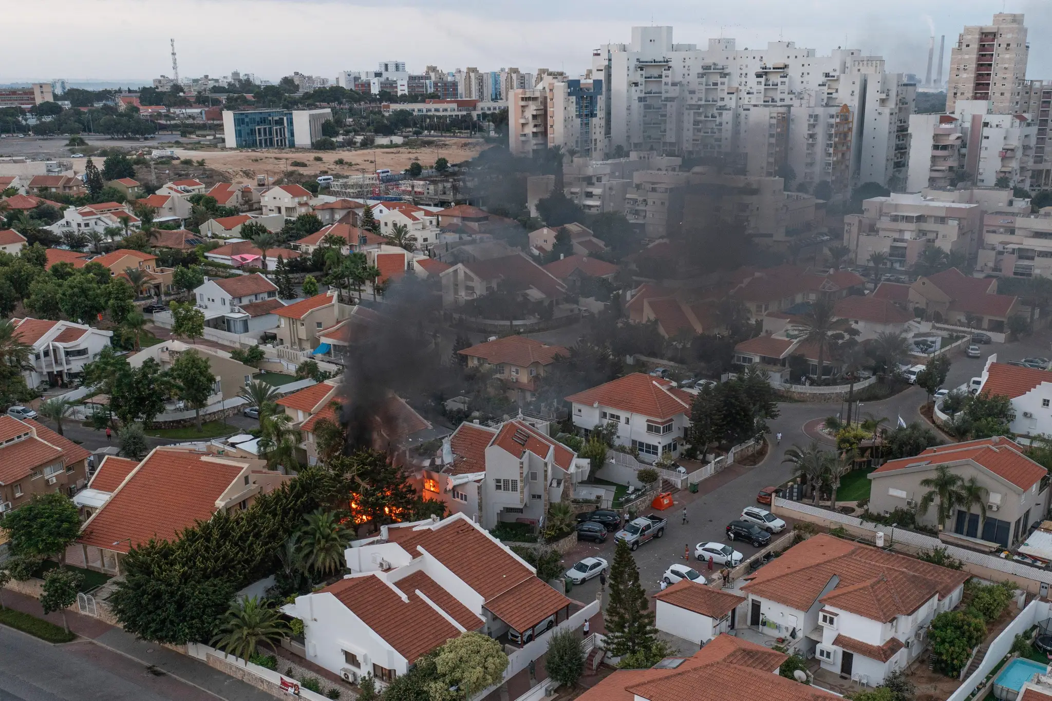 Hamas útočí na Izrael.