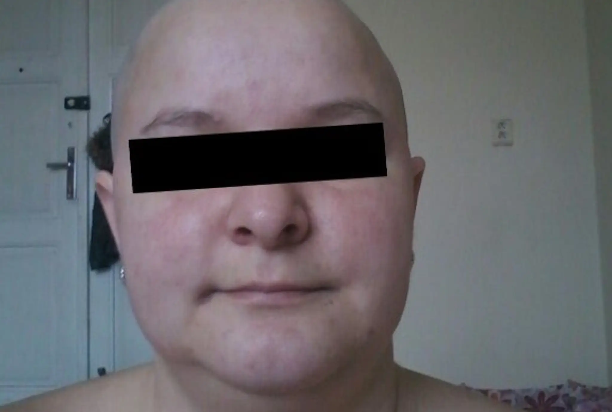 Pôsobila drsným dojmom.