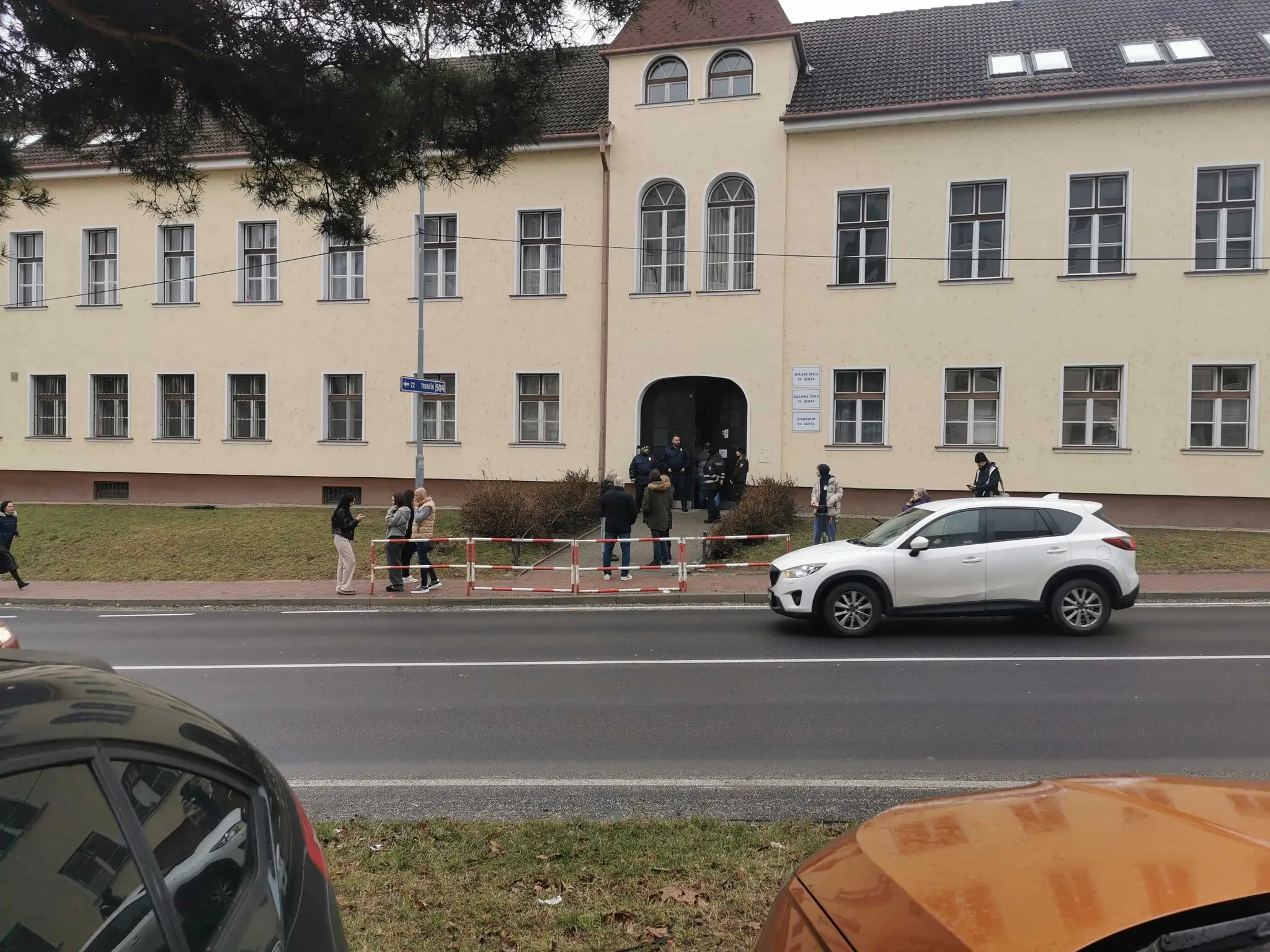Streľba na škole v Novom Meste nad Váhom.