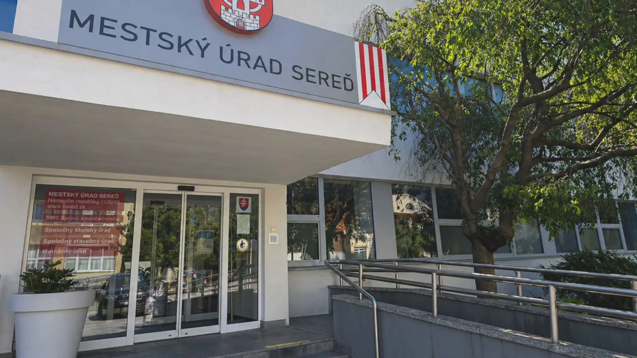 Sereď rieši vážny problém v uliciach.