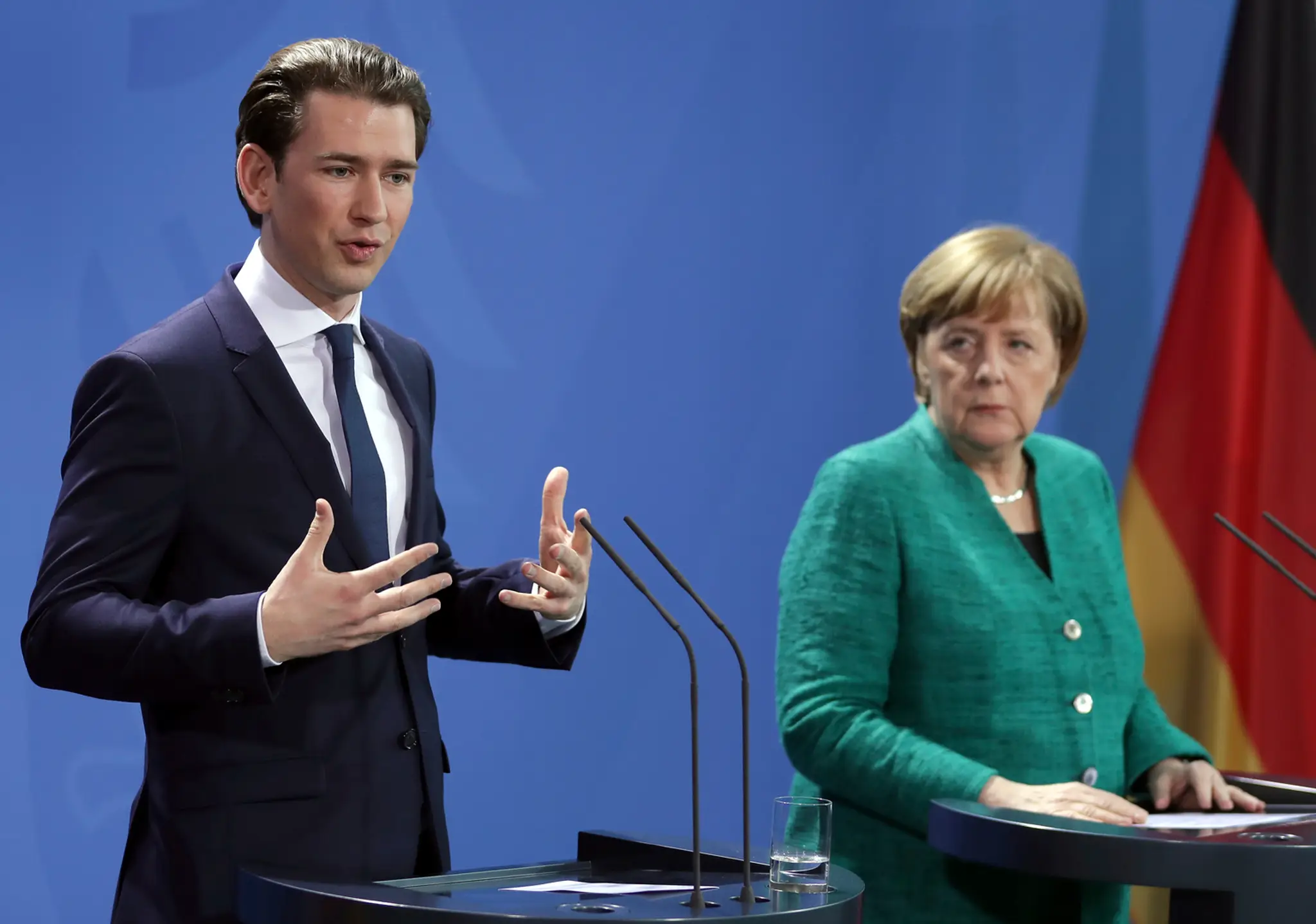 Sebastian Kurz a Angela Merkelová. 