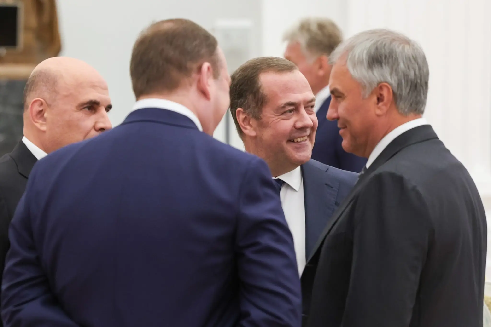 Na snímke (druhý sprava) bývalý ruský prezident Dmitrij Medvedev.