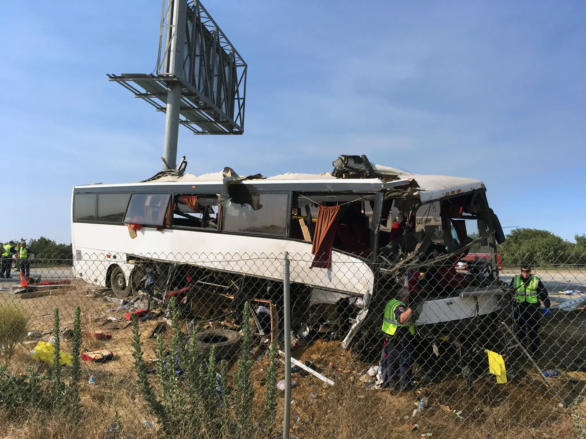 California_Bus_Crash416878353217.jpg