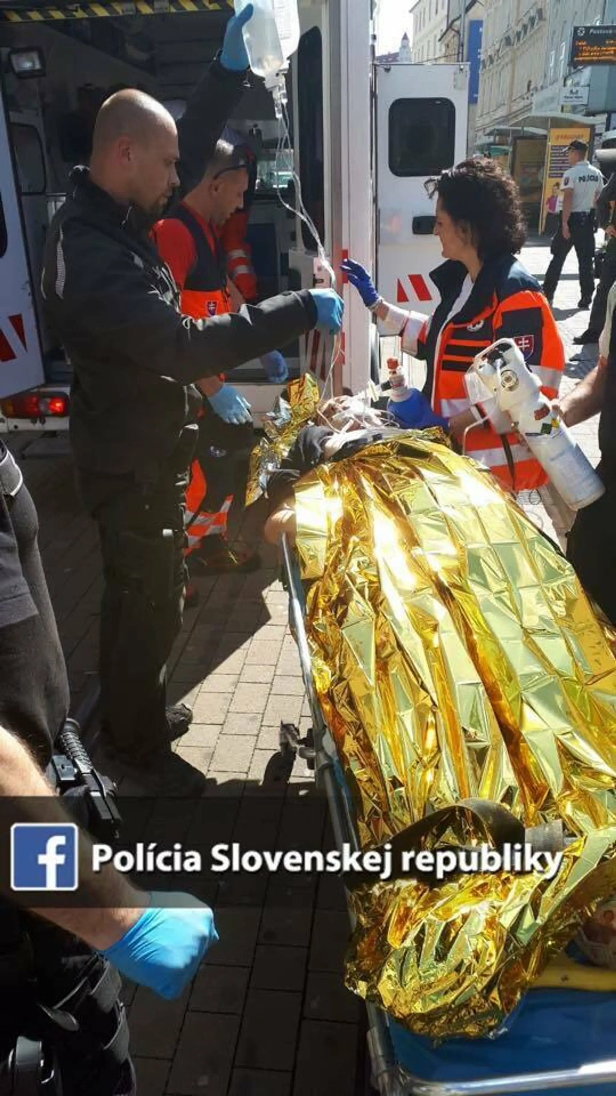 Zranený agresívny muž po streľbe na Obchodnej ulici v Bratislave.