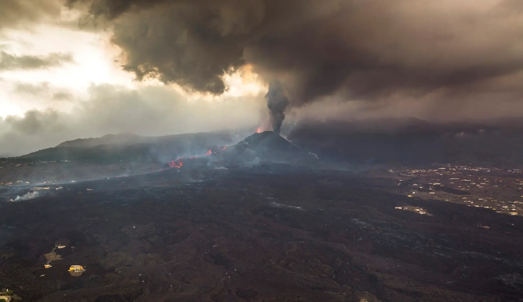 Erupcia sopky Cumbre Vieja na kanárskom ostrove La Palma.