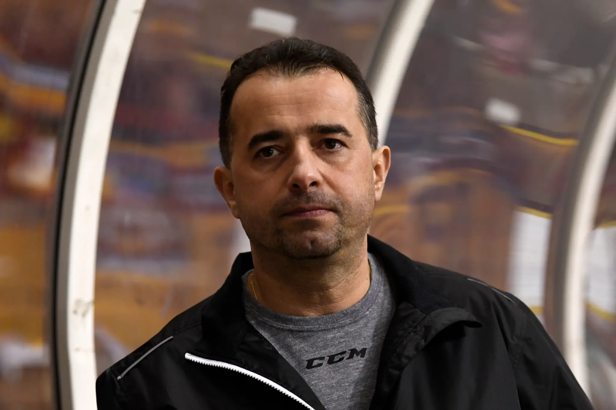Tréner Dukly Trenčín Josef Turek  na lavičke svojho tímu v zápase 16. kola TL Dukla Trenčín - HC'05 iClinic Banská Bystrica.