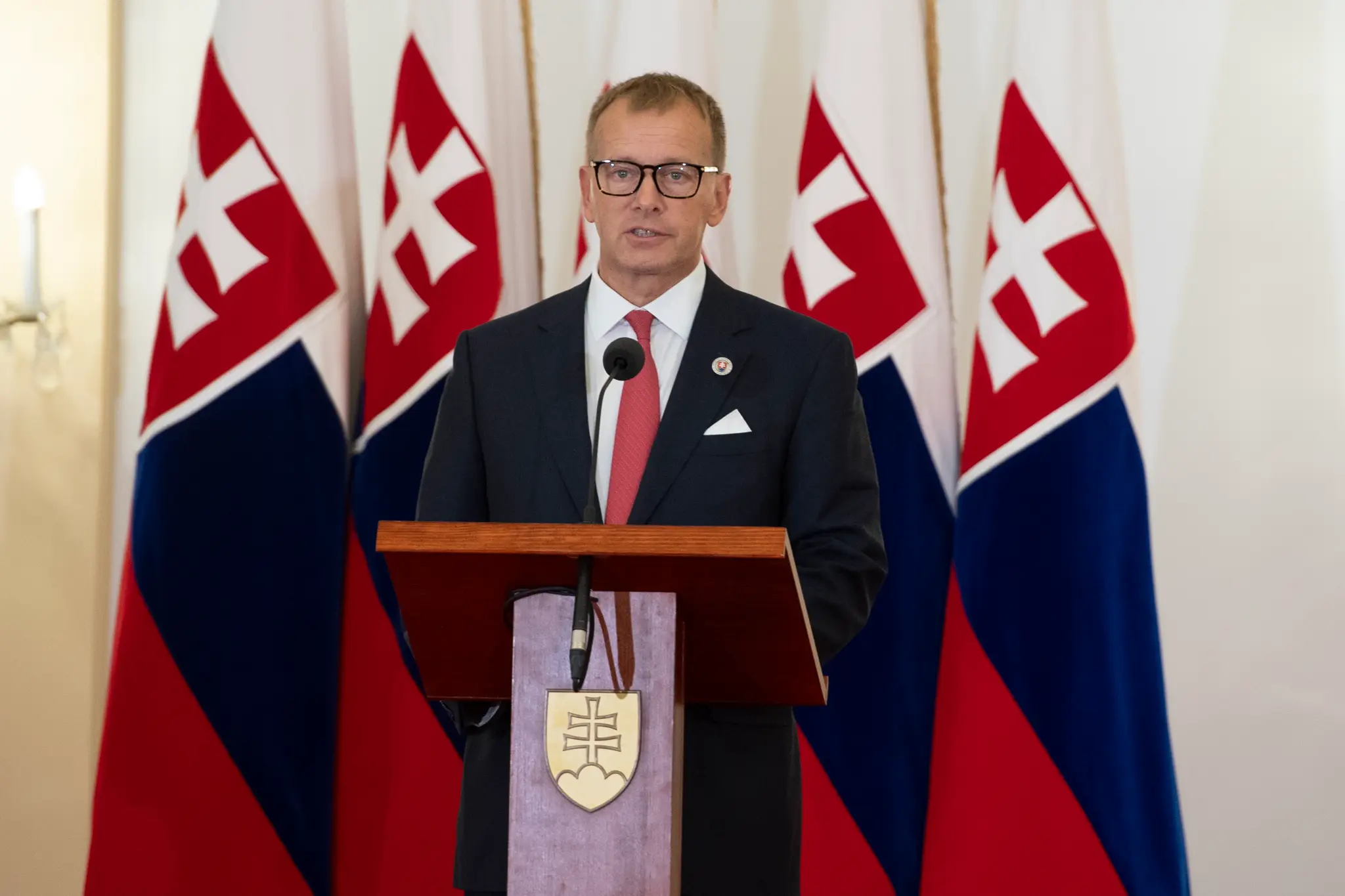 Predseda NRSR Boris Kollár počas príhovoru na slávnostnom zasadnutí NRSR pri príležitosti 30. výročia prijatia ústavy SR.