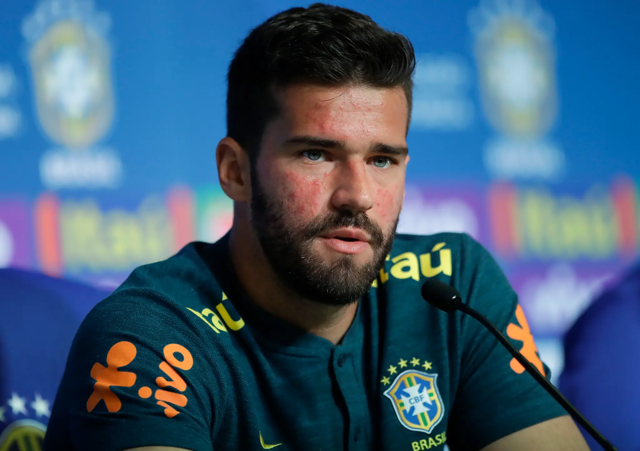 Brazílsky brankár Alisson na tlačovej konferencii počas MS 2018.
