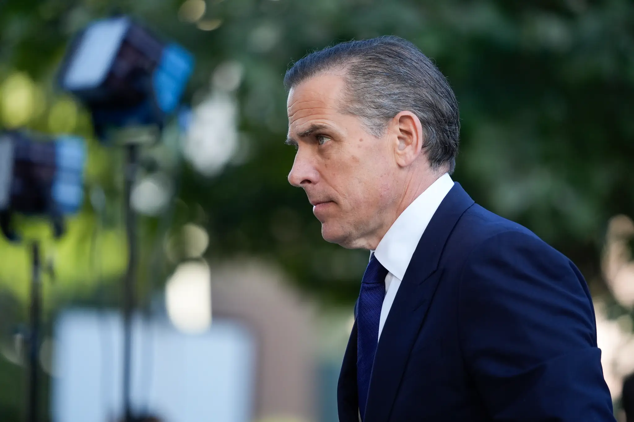 Na snímke Hunter Biden, syn prezidenta USA Joea Bidena prichádza na federálny súd vo veci daňových únikov v americkom Los Angeles.