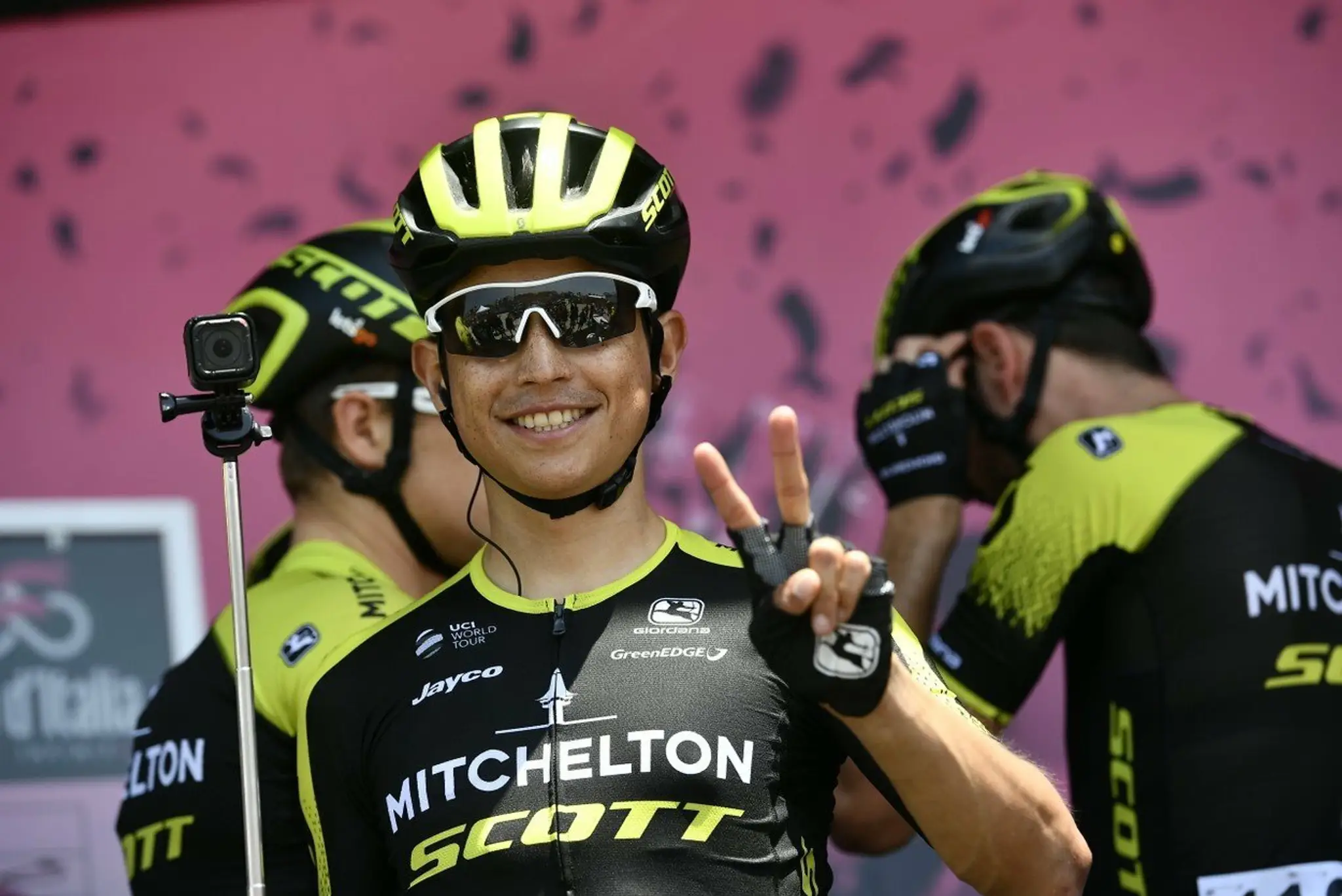 Kolumbijský cyklista Esteban Chaves z tímu Mitchelton-Scott zvíťazil vo štvrtkovej šiestej etape pretekov Giro d'Italia.