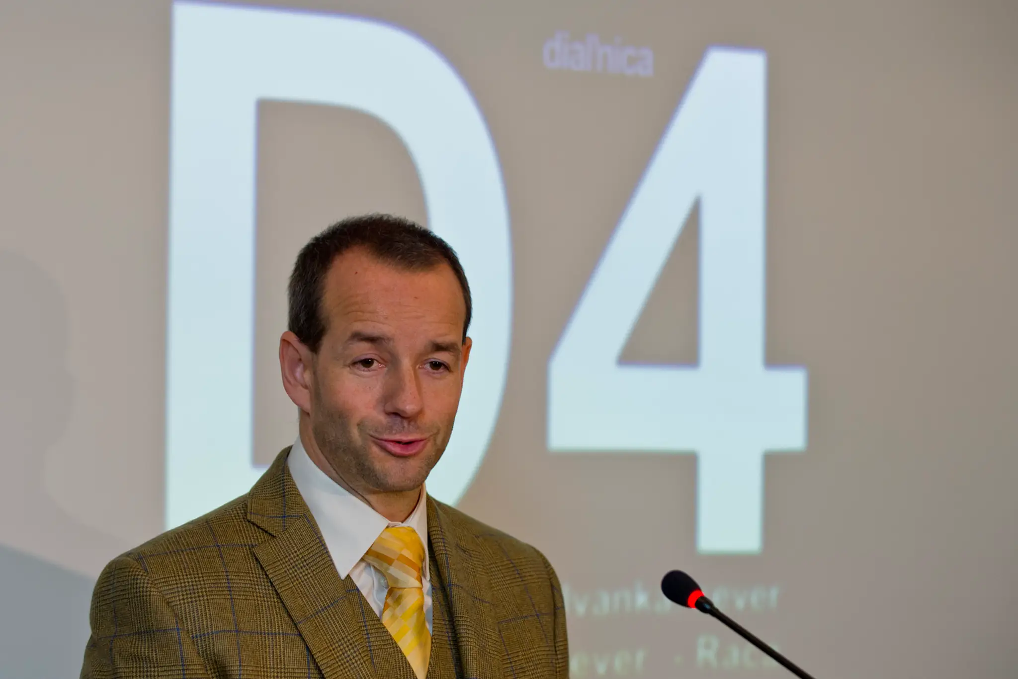 Na snímke štátny tajomník ministerstva dopravy, výstavby a regionálneho rozvoja SR Viktor Stromček