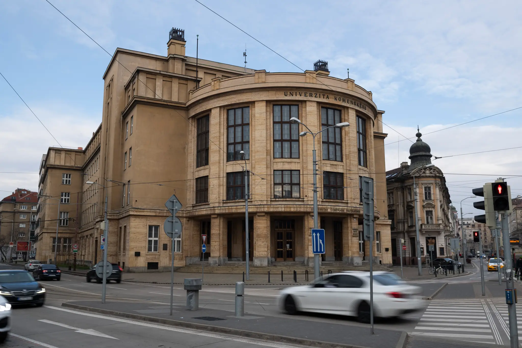 Univerzita Komenského v Bratislave.