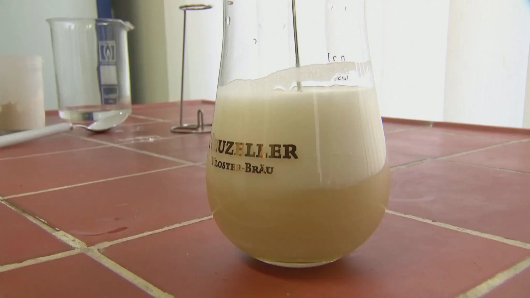 Práškové pivo.