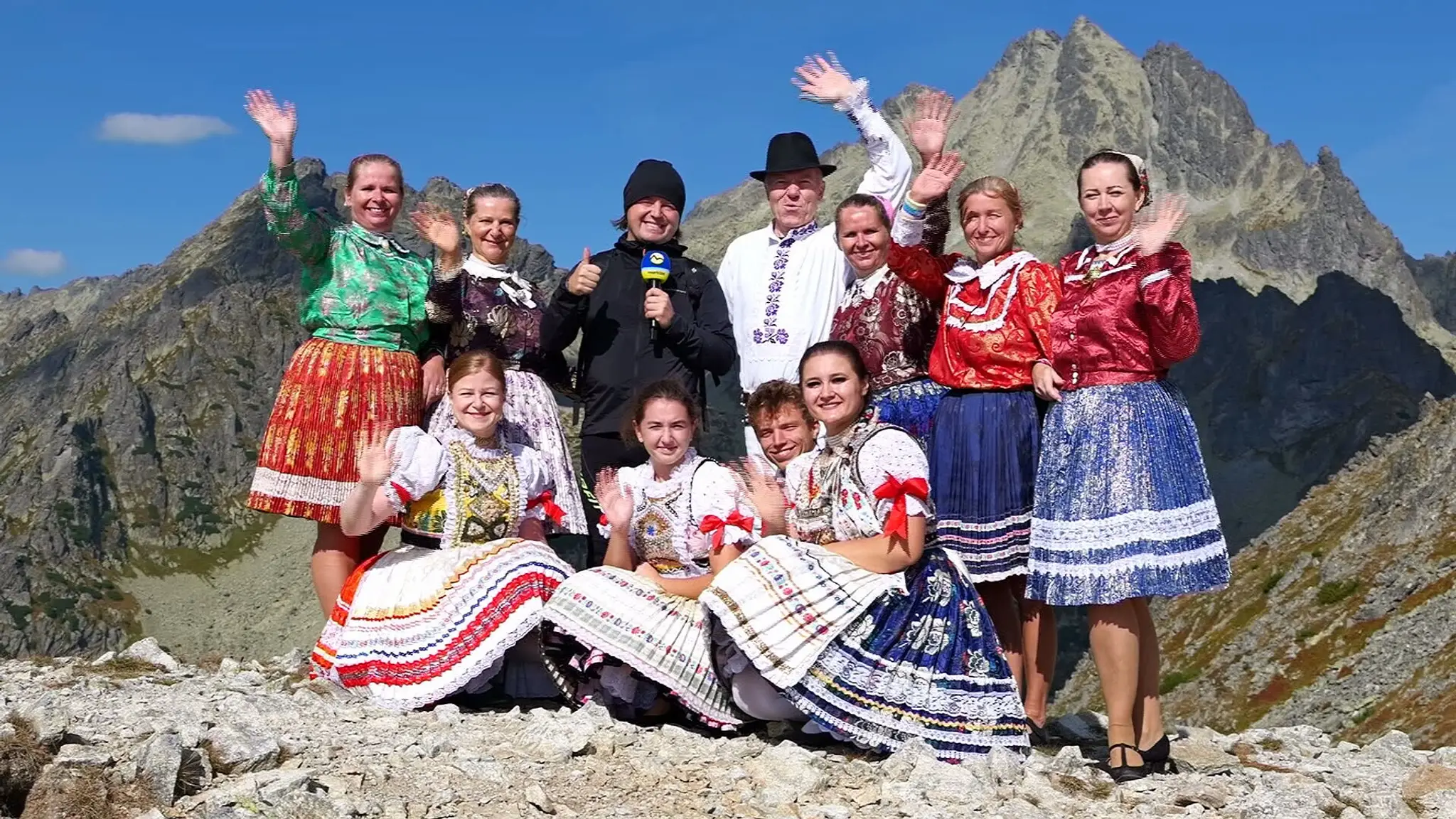 Ján Tribula a folklórny súbor Parchovianka.